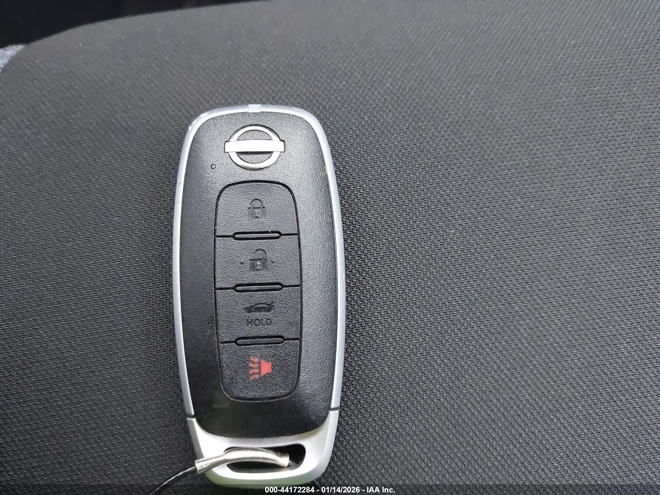 NISSAN VERSA image 11