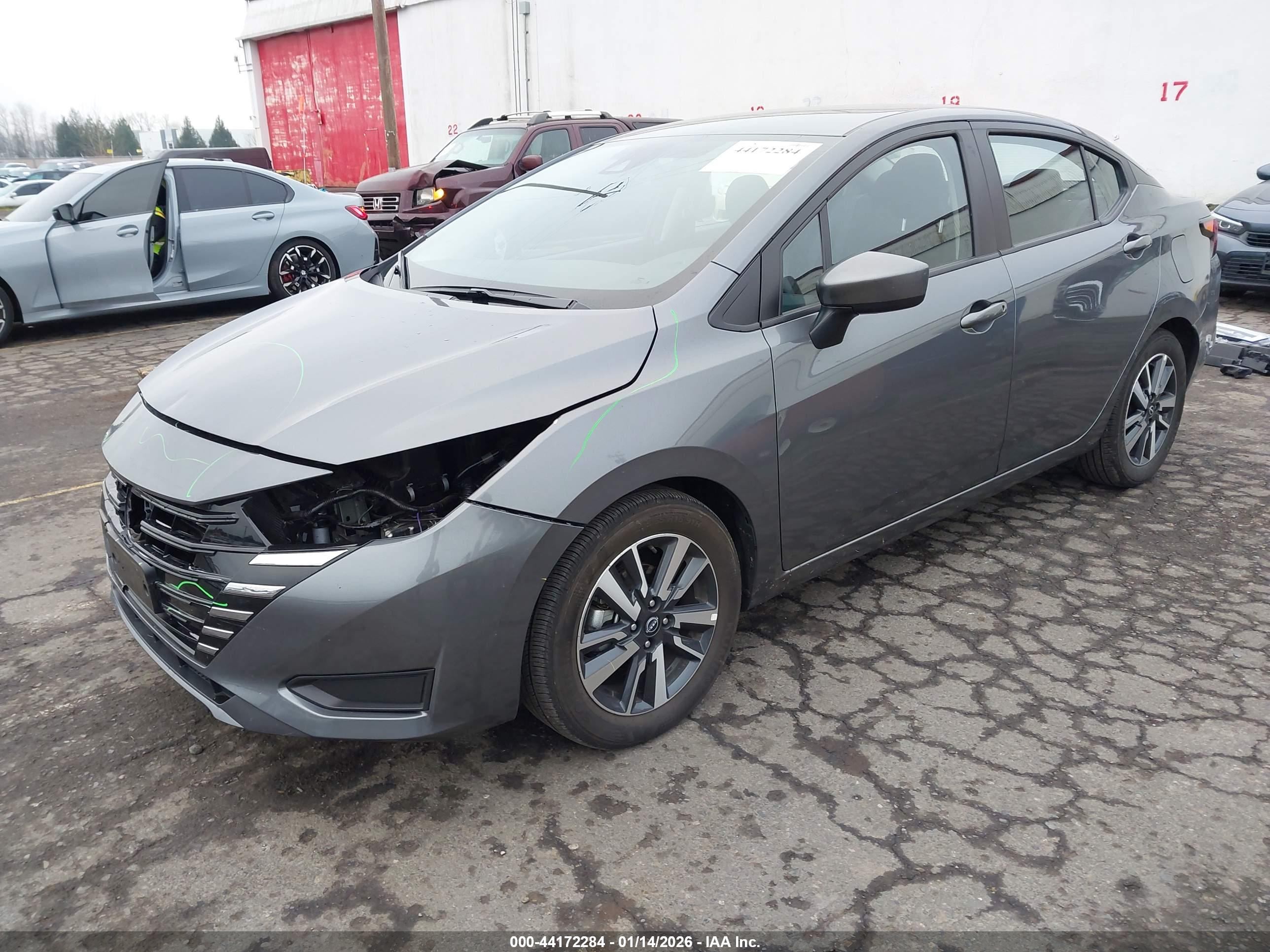 NISSAN VERSA image 2