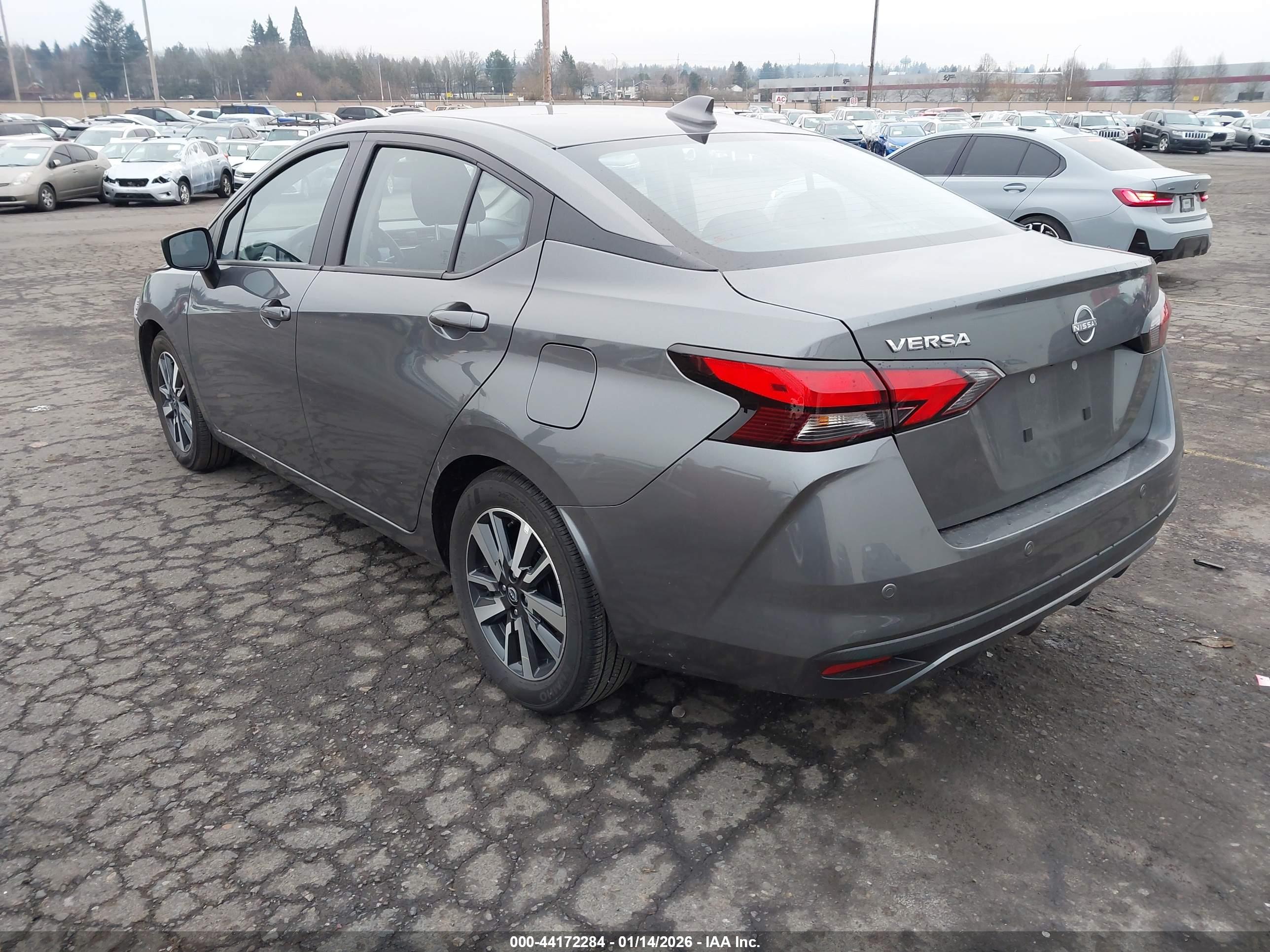 NISSAN VERSA image 3