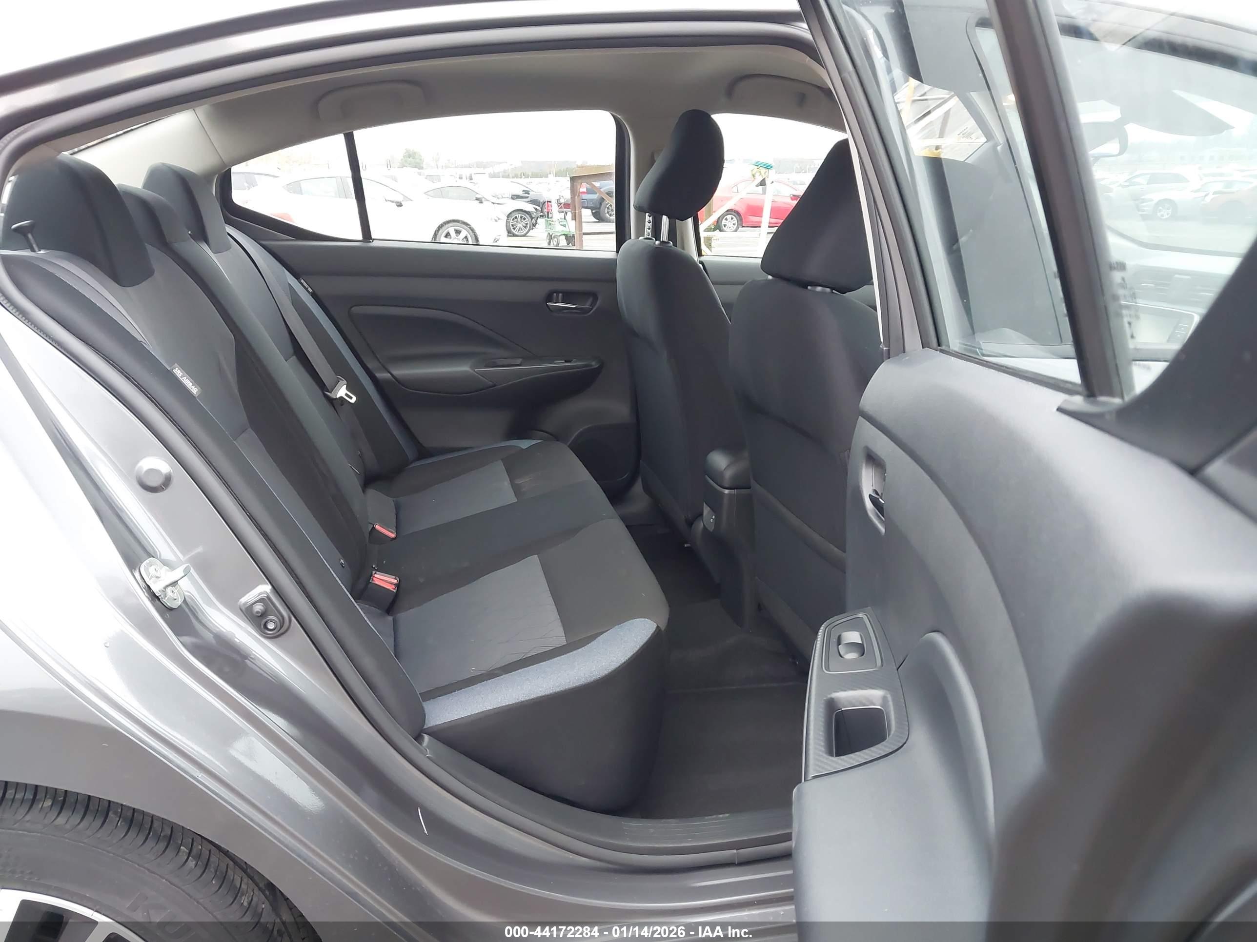 NISSAN VERSA image 8