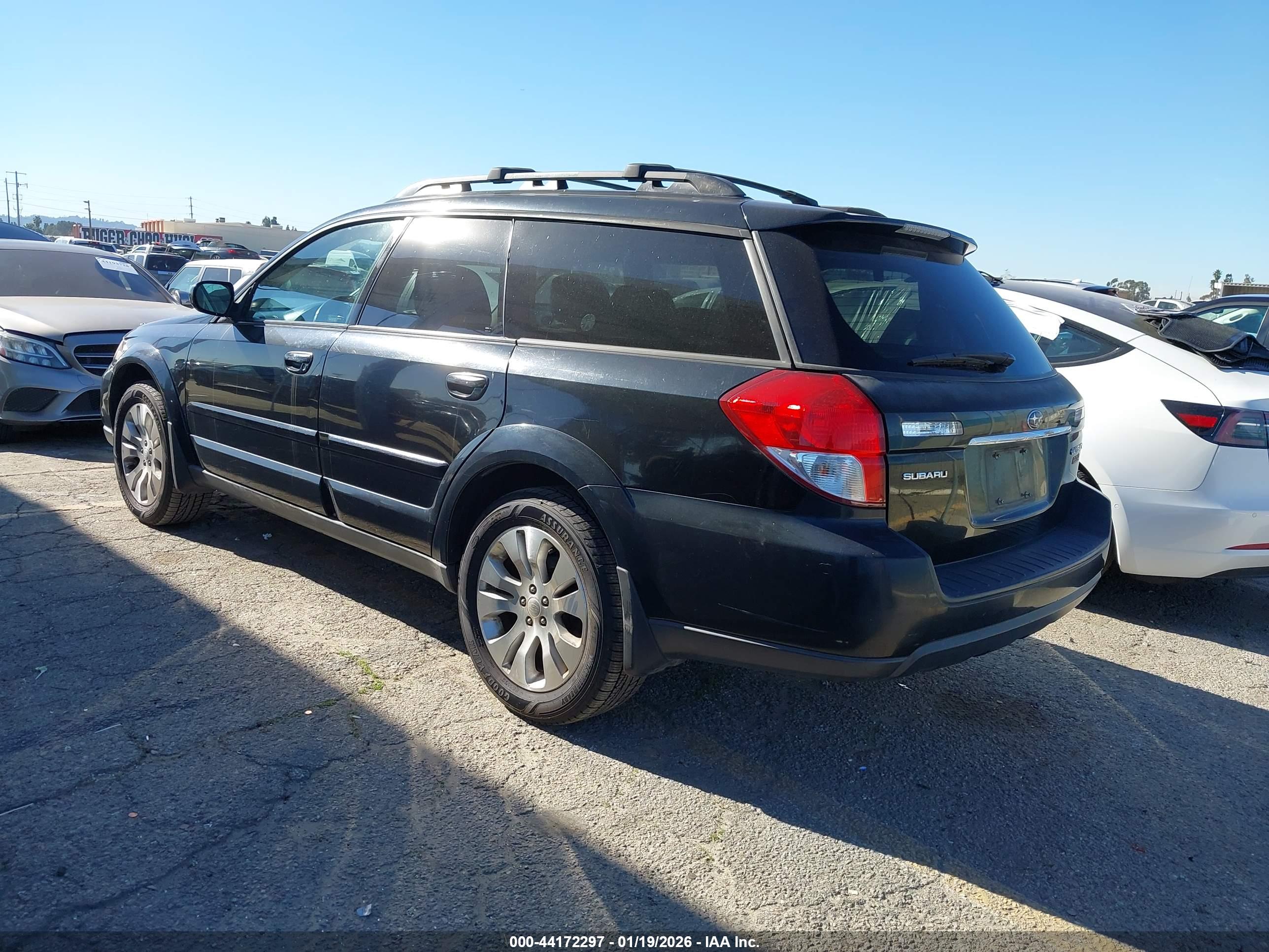 SUBARU OUTBACK image 3