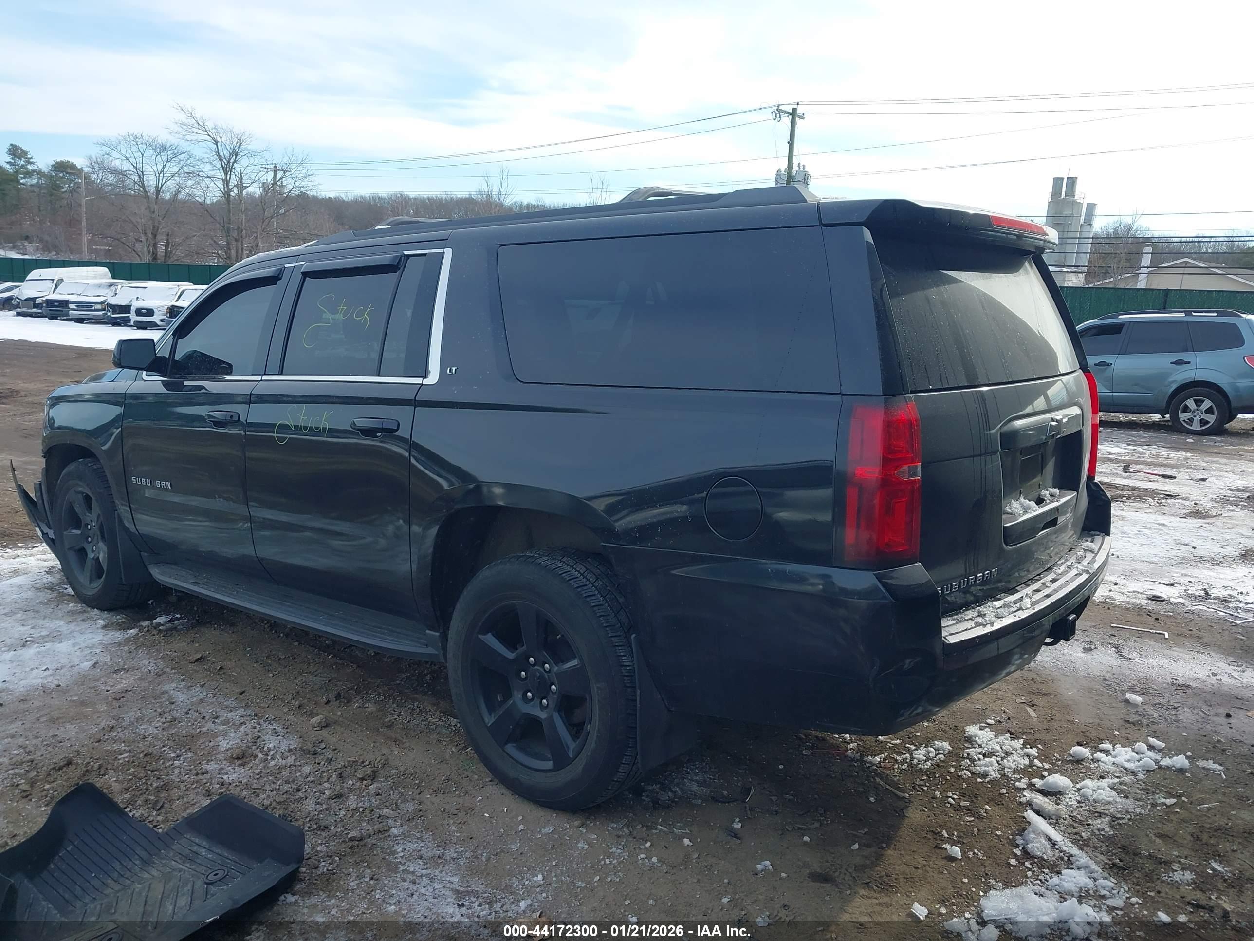 CHEVROLET SUBURBAN image 3
