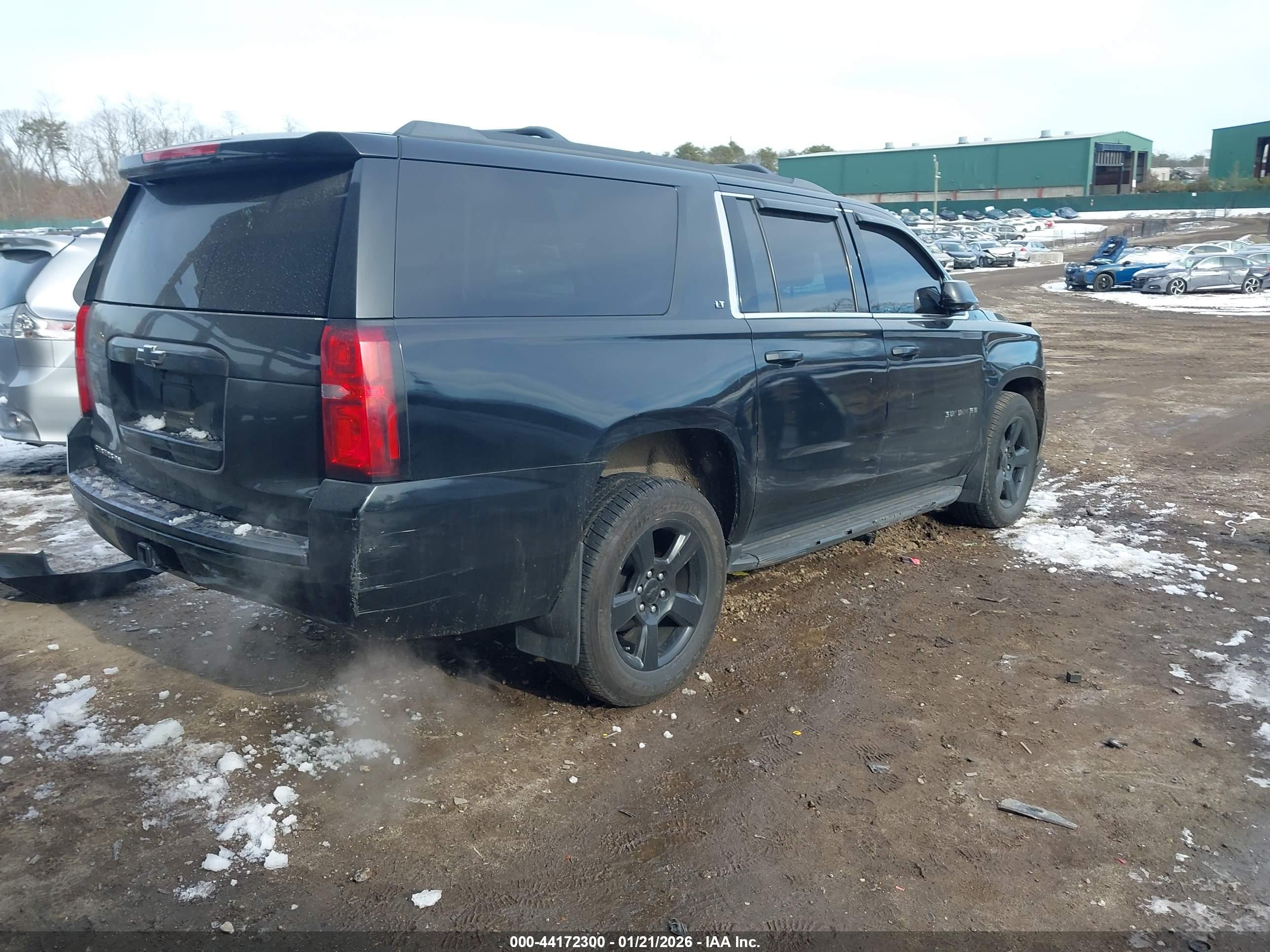 CHEVROLET SUBURBAN image 4