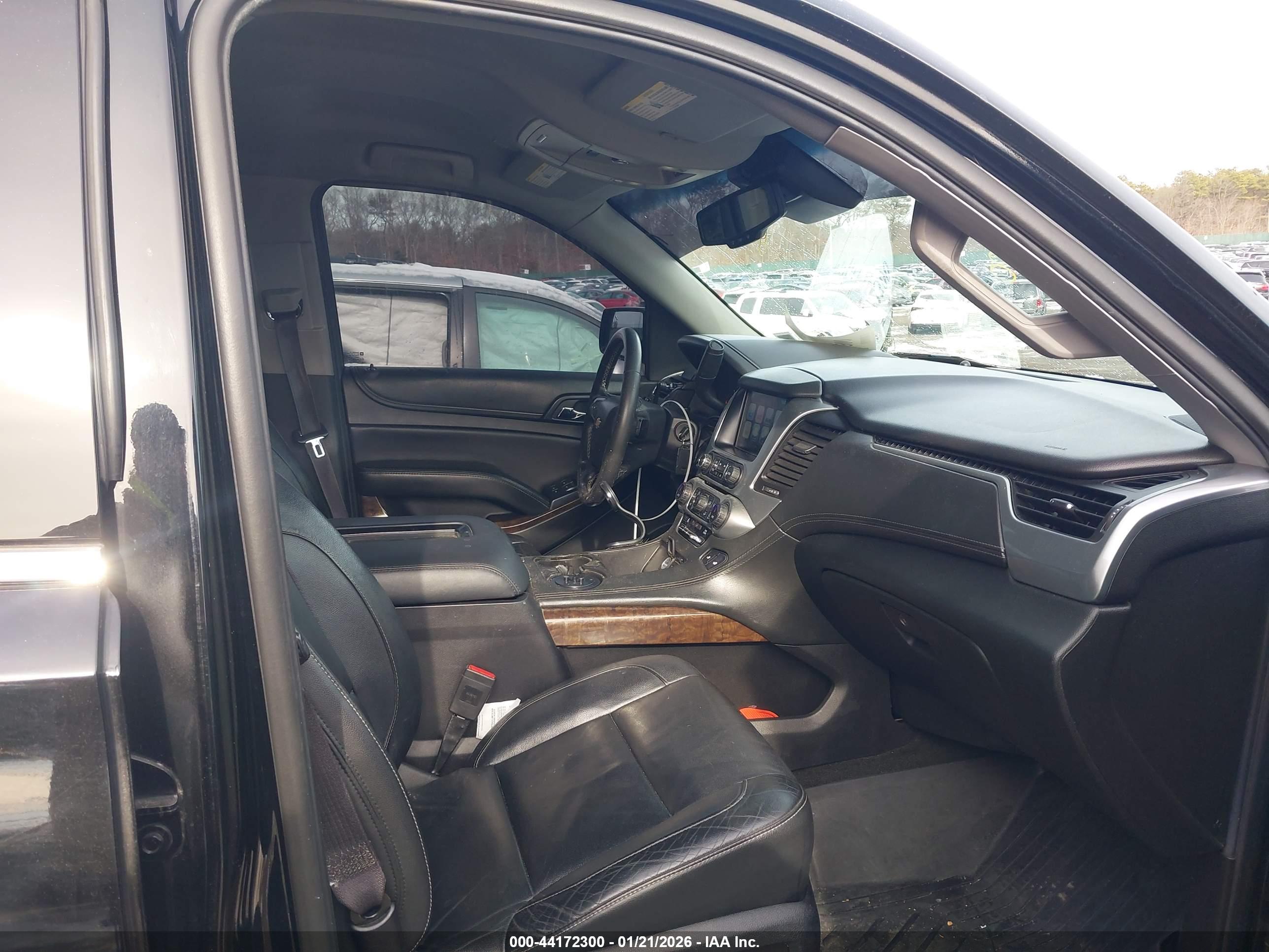 CHEVROLET SUBURBAN image 5
