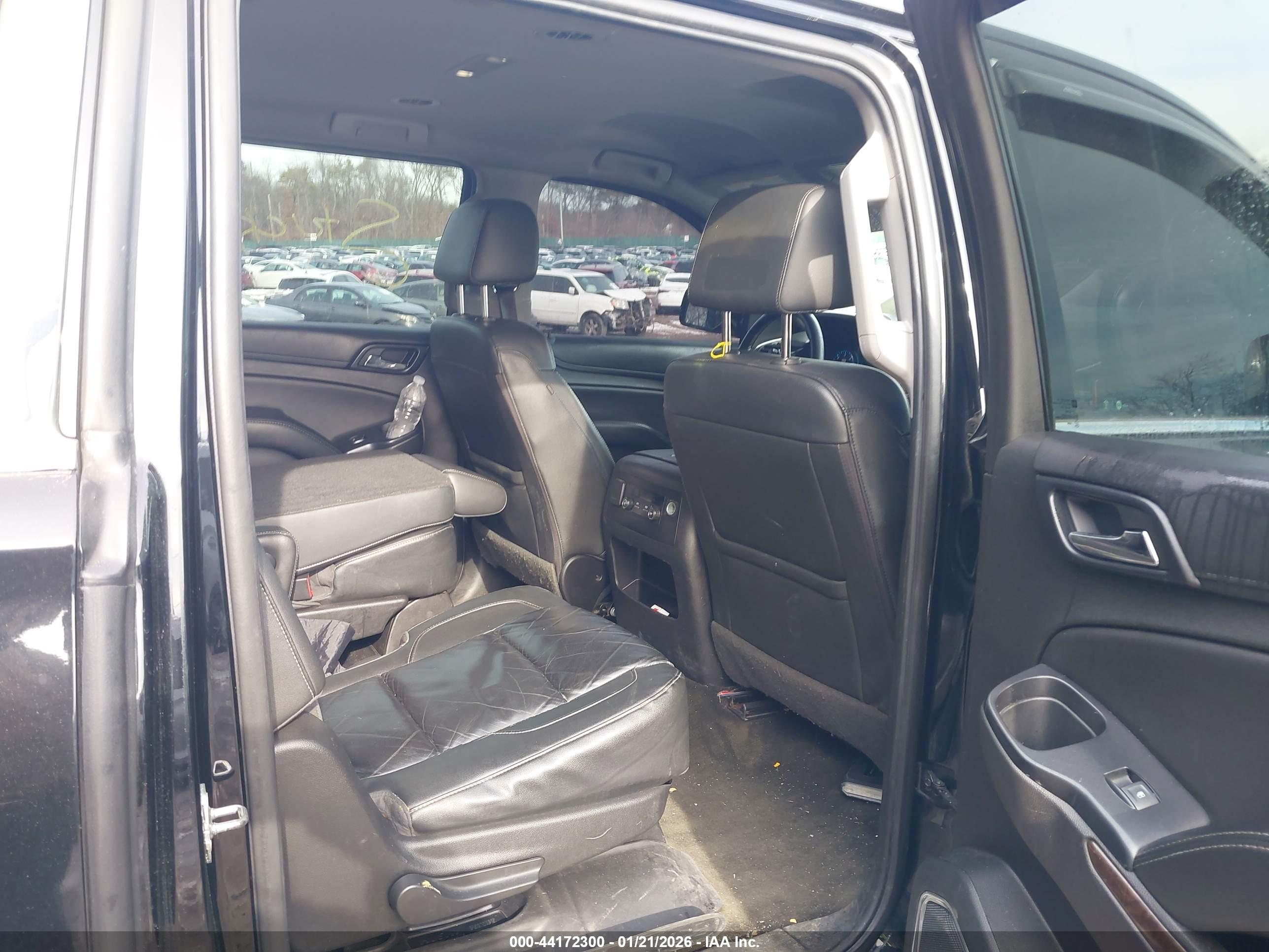 CHEVROLET SUBURBAN image 8