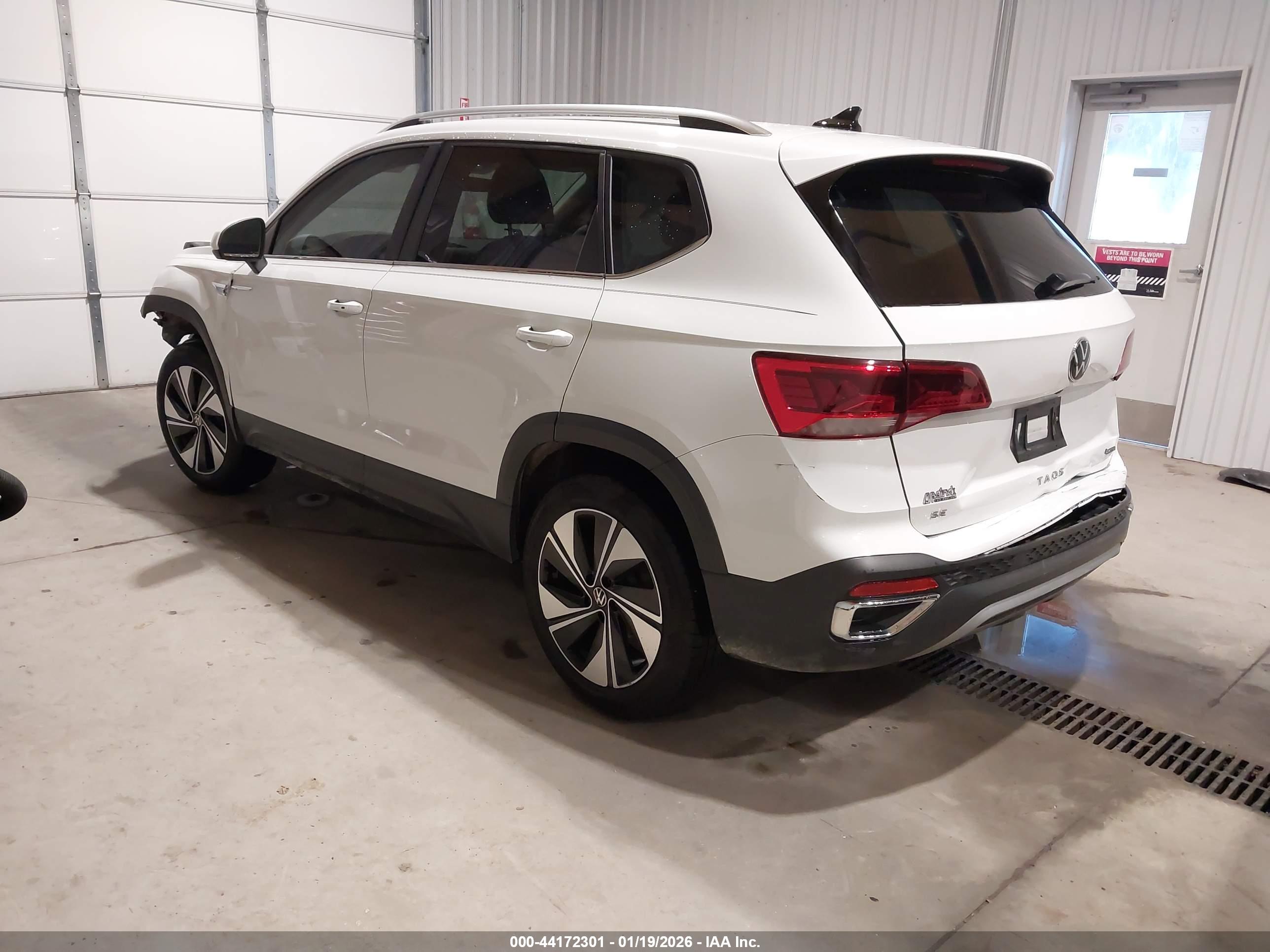 VOLKSWAGEN TAOS image 3