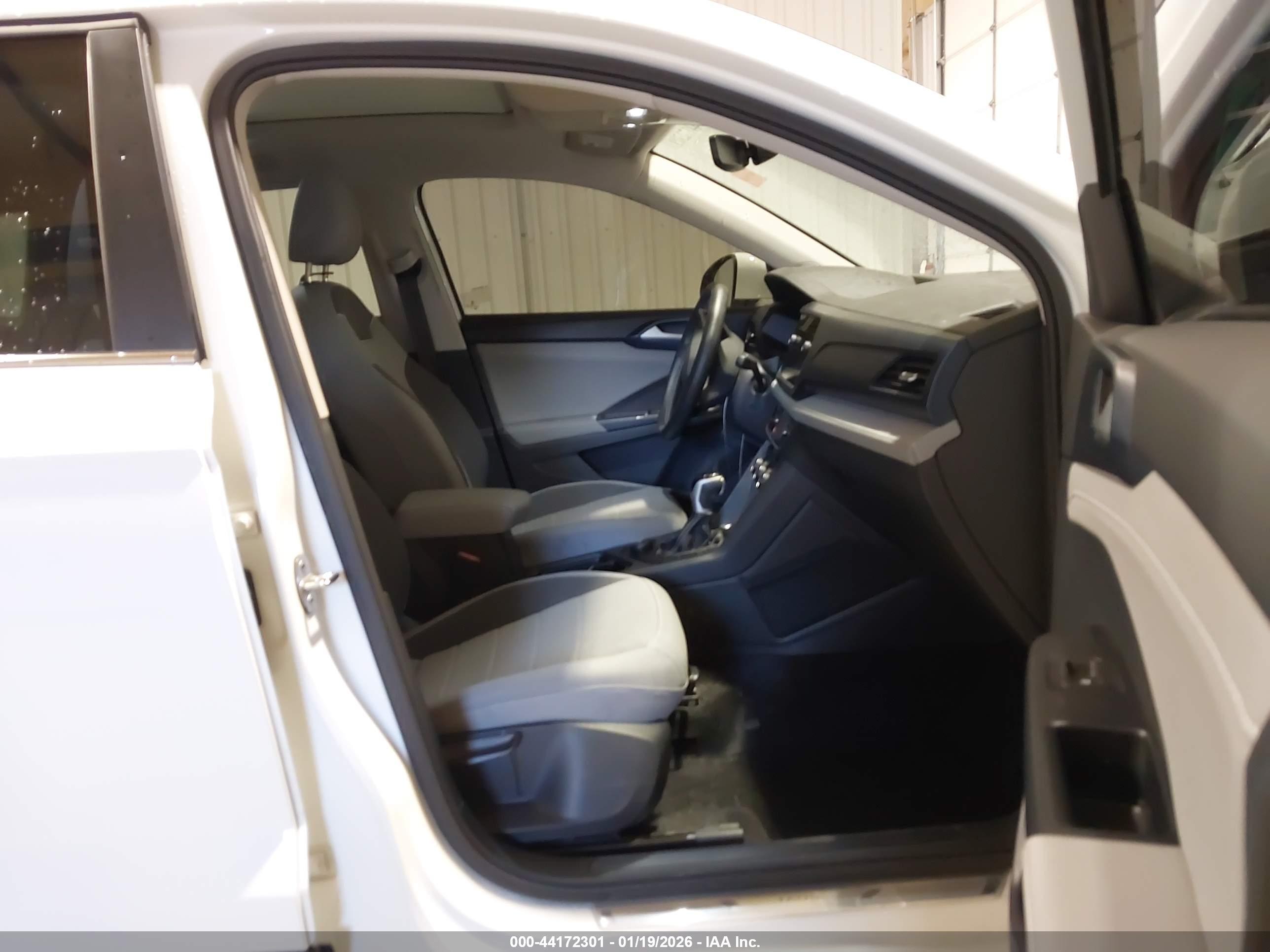 VOLKSWAGEN TAOS image 5