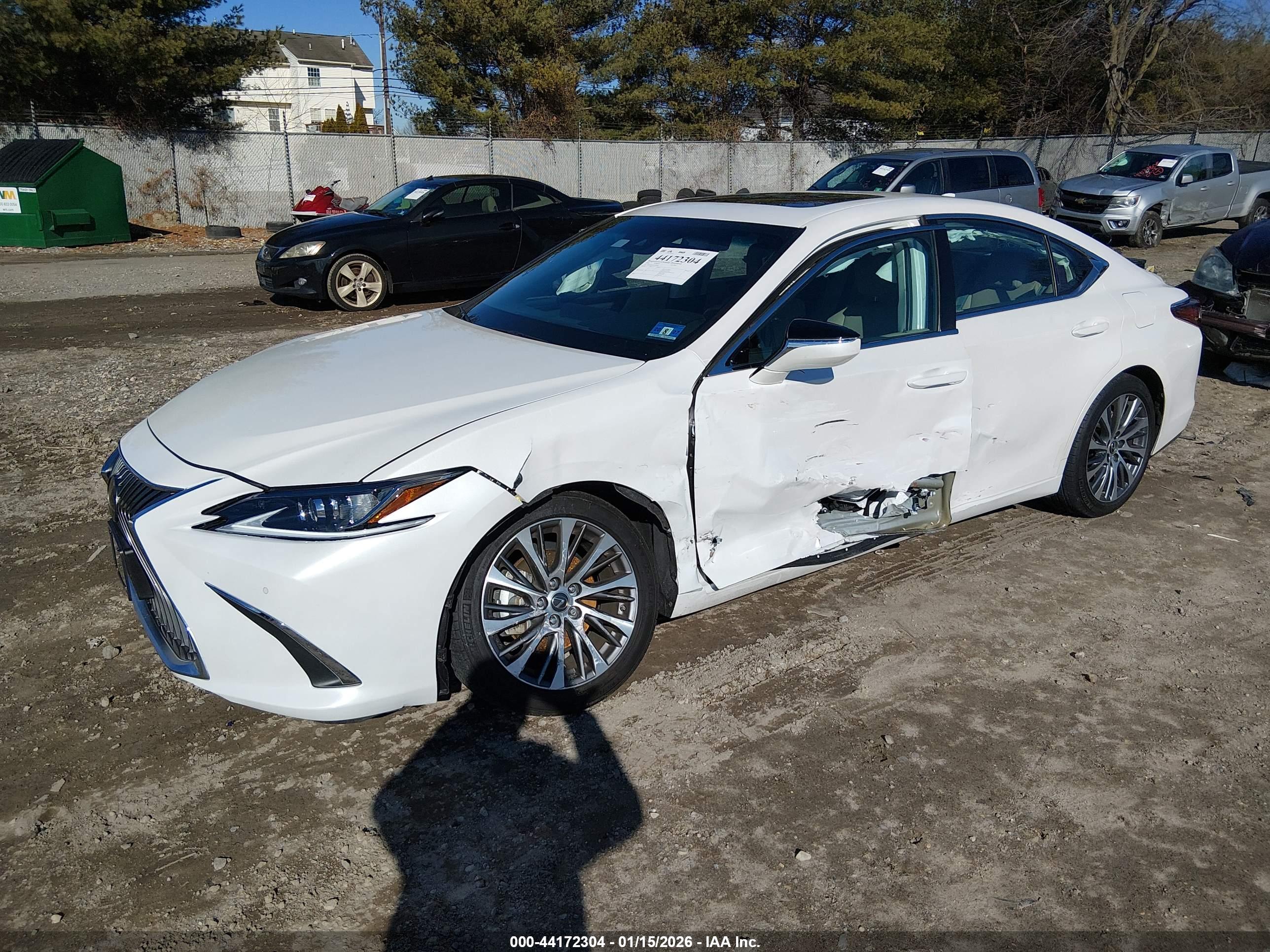 LEXUS ES image 2