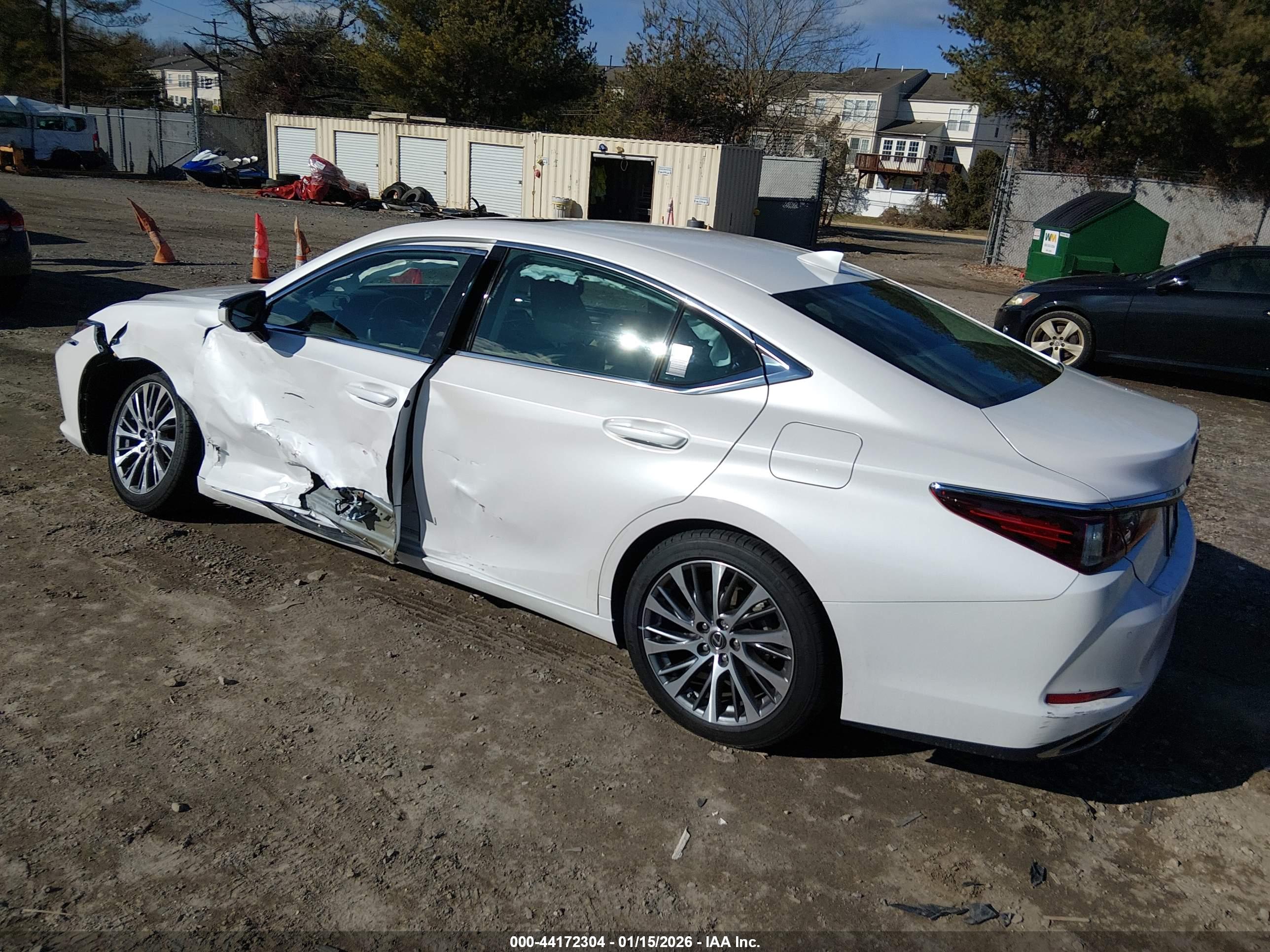 LEXUS ES image 3