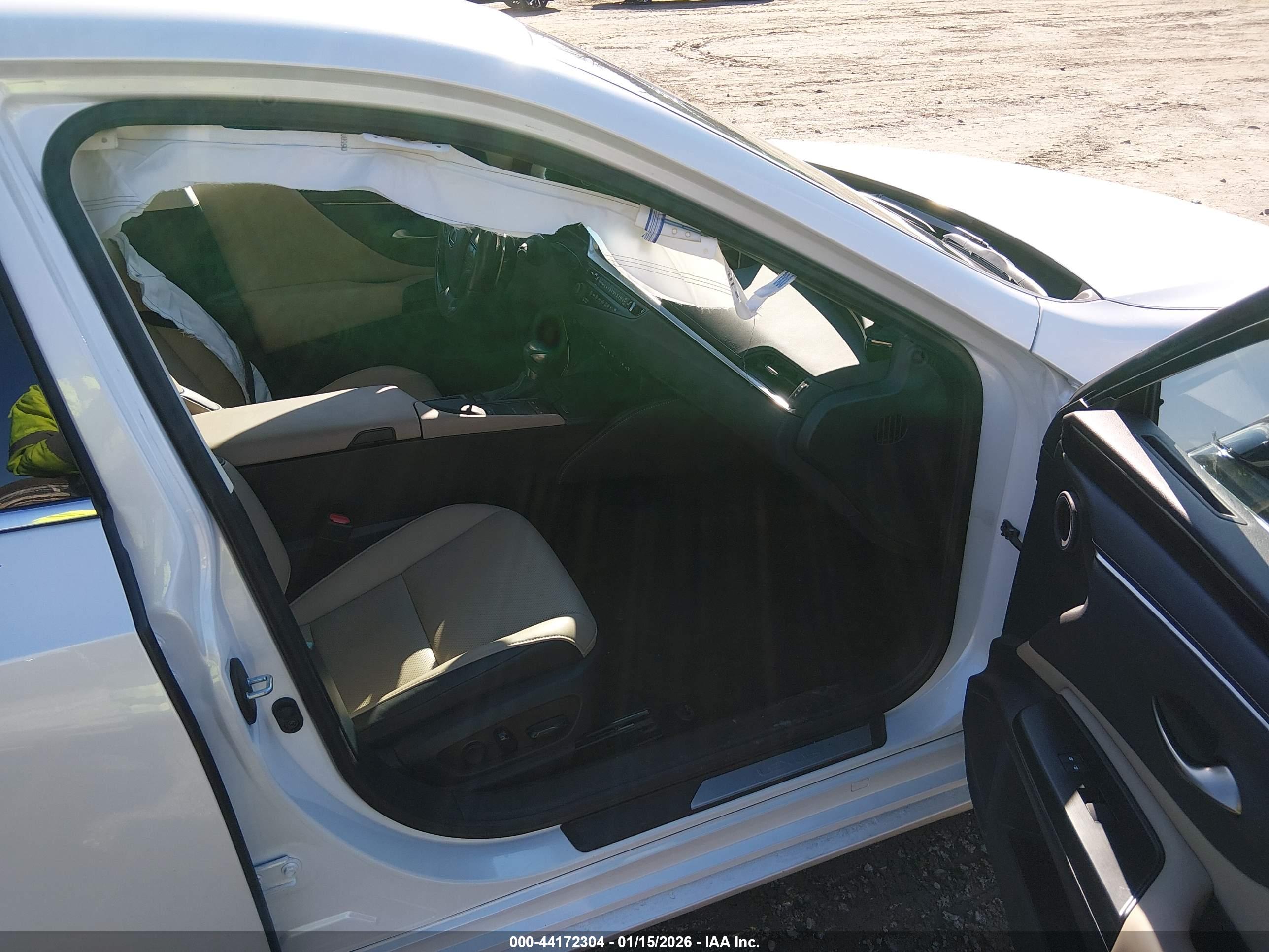 LEXUS ES image 5