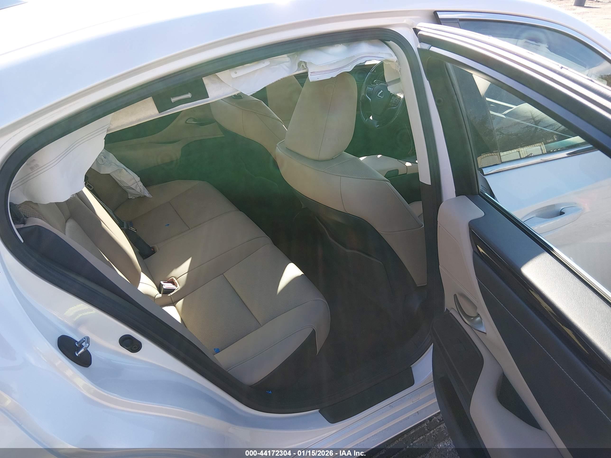 LEXUS ES image 8