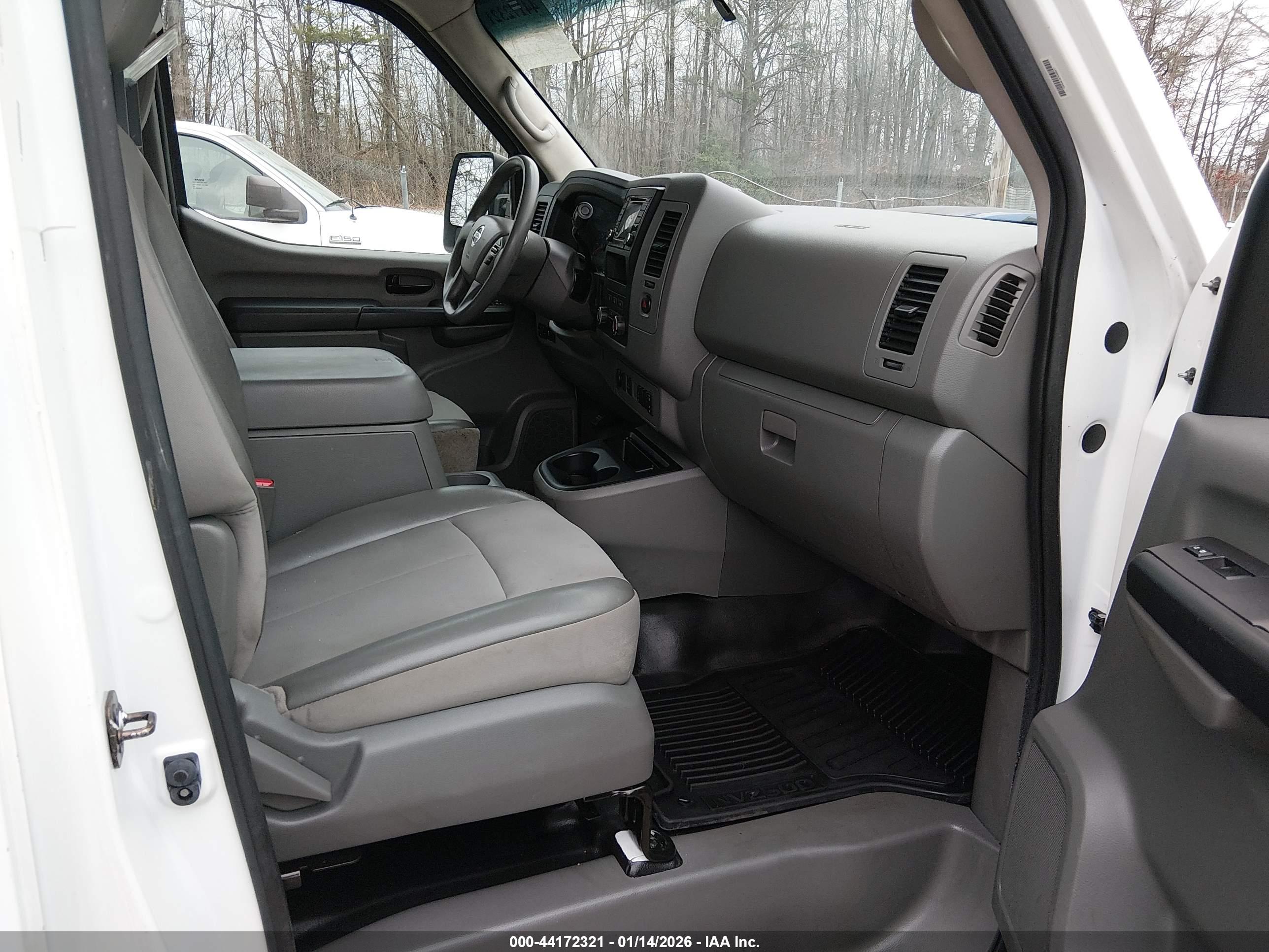 NISSAN NV image 5