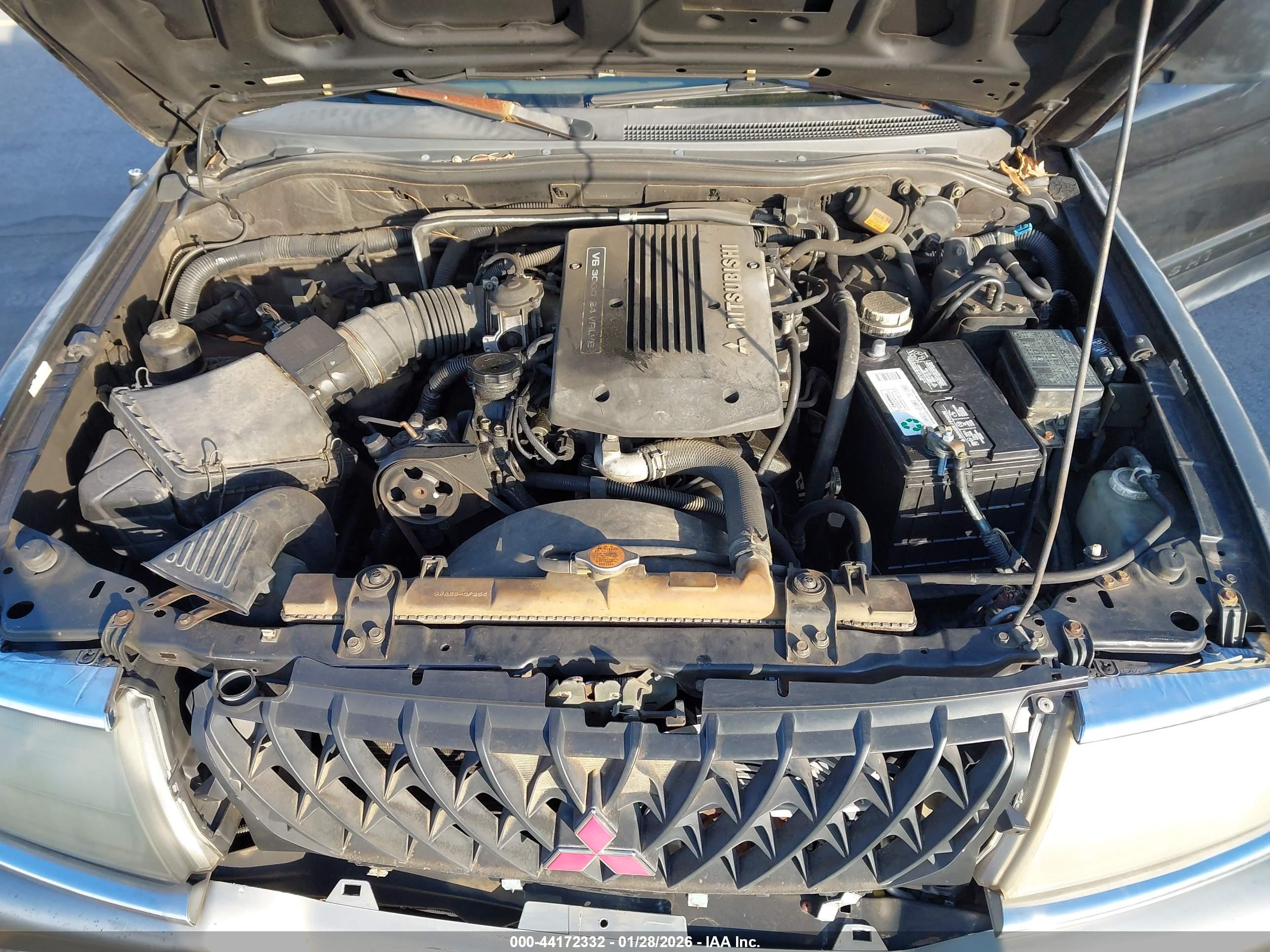 MITSUBISHI MONTERO image 10