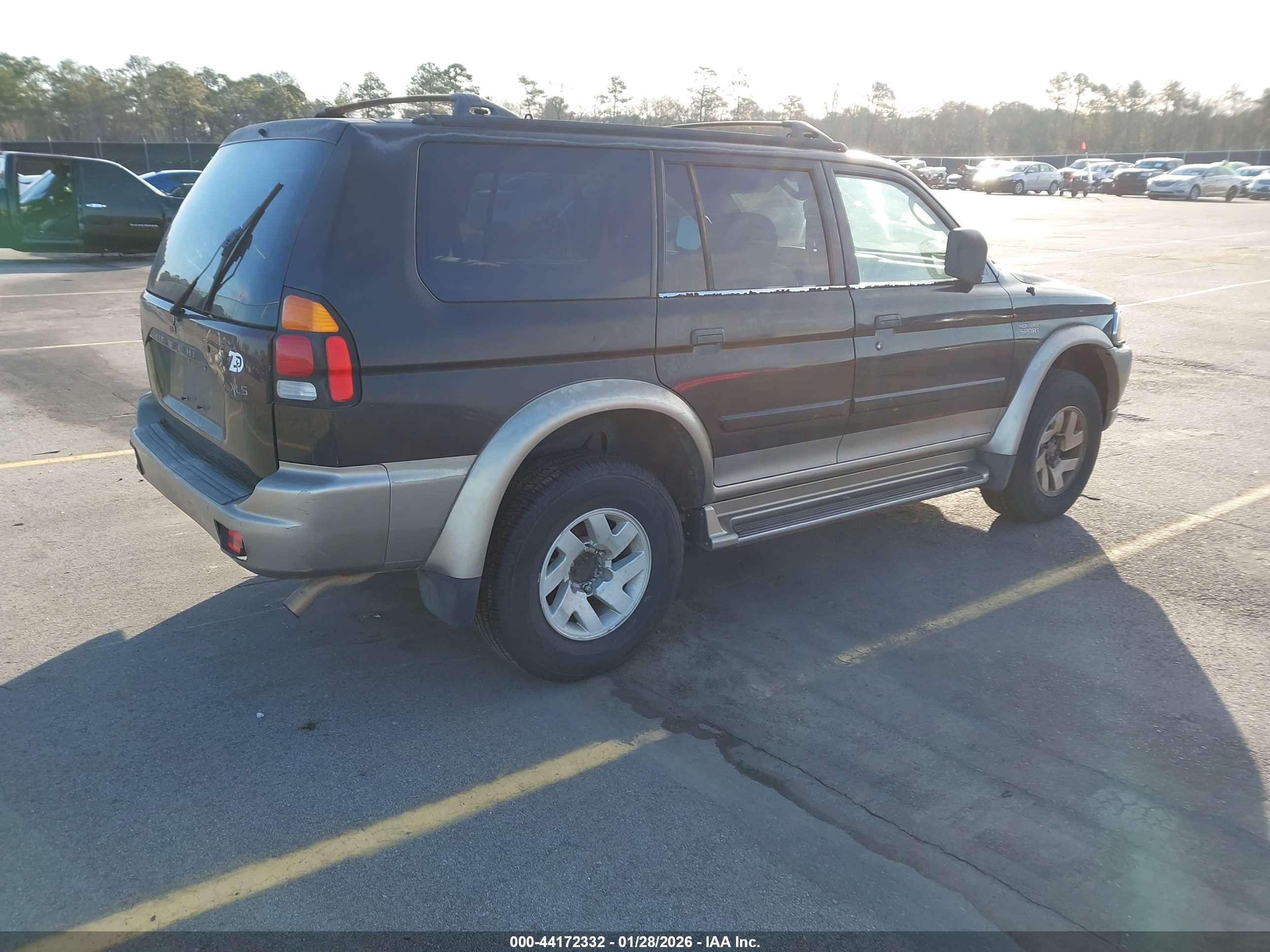 MITSUBISHI MONTERO image 4
