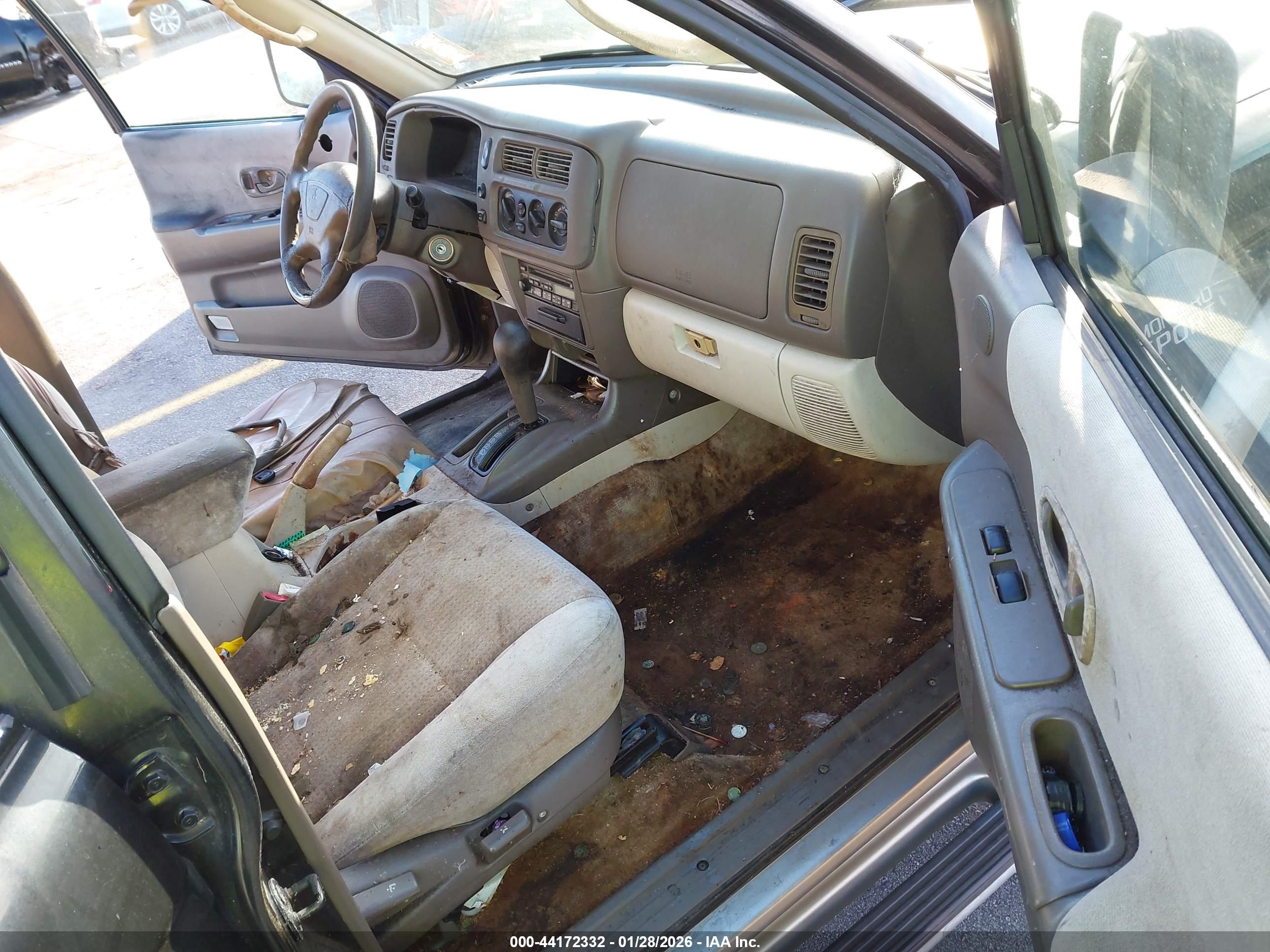 MITSUBISHI MONTERO image 5