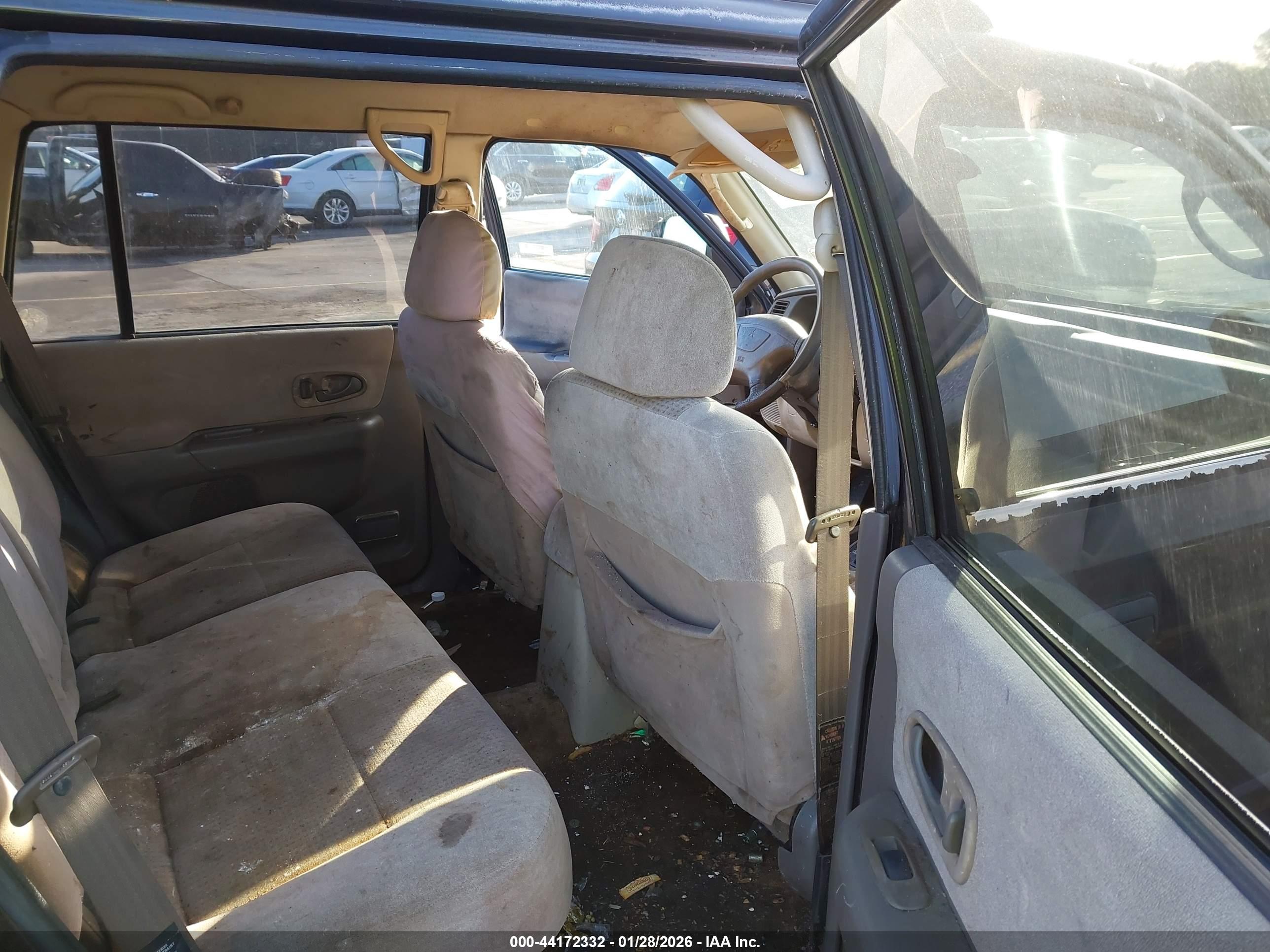 MITSUBISHI MONTERO image 8