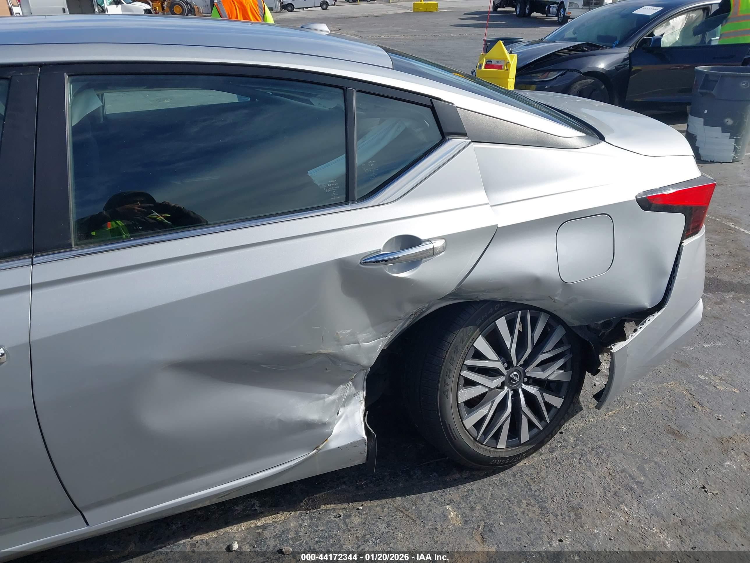 NISSAN ALTIMA image 6