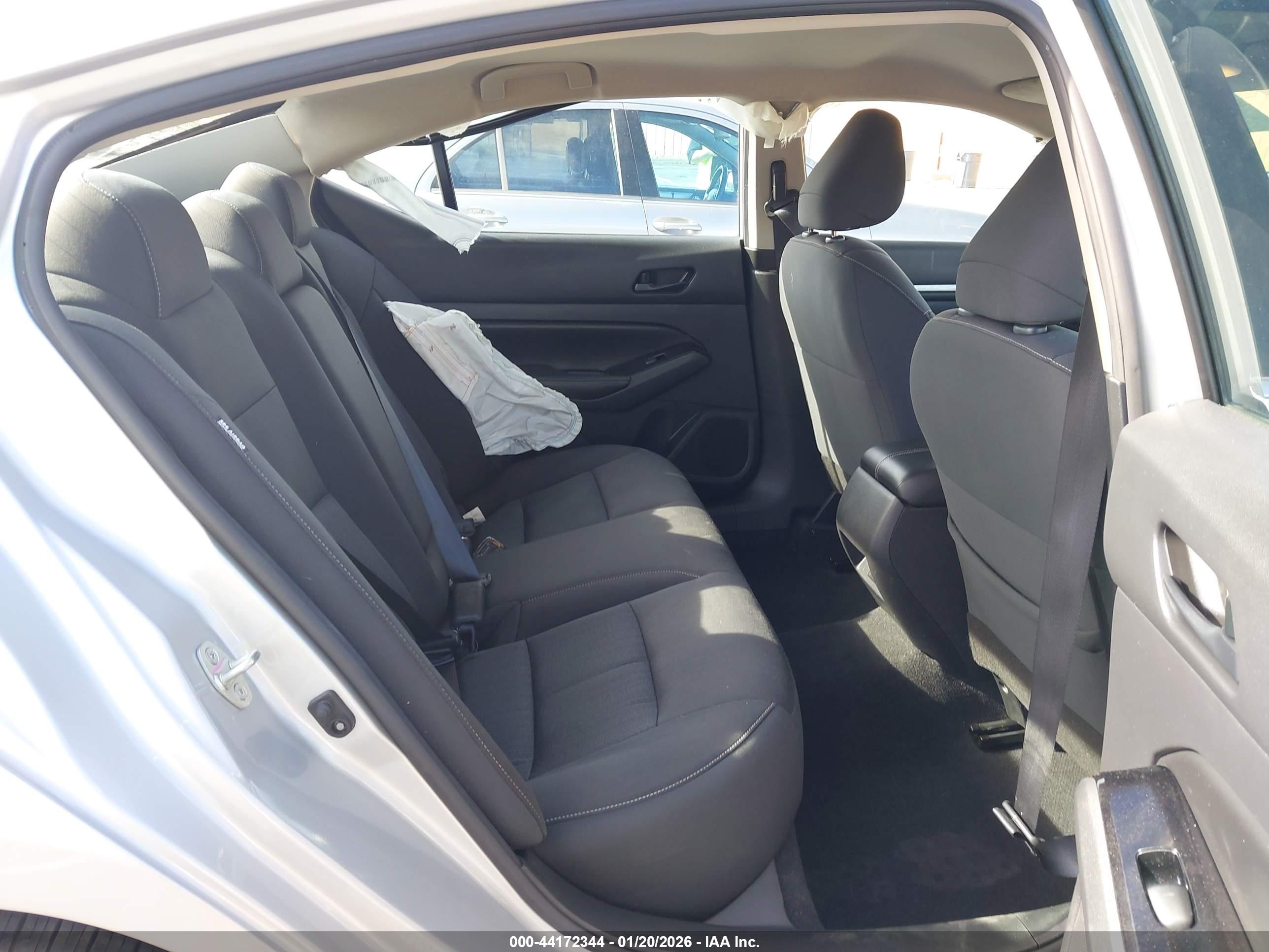 NISSAN ALTIMA image 8