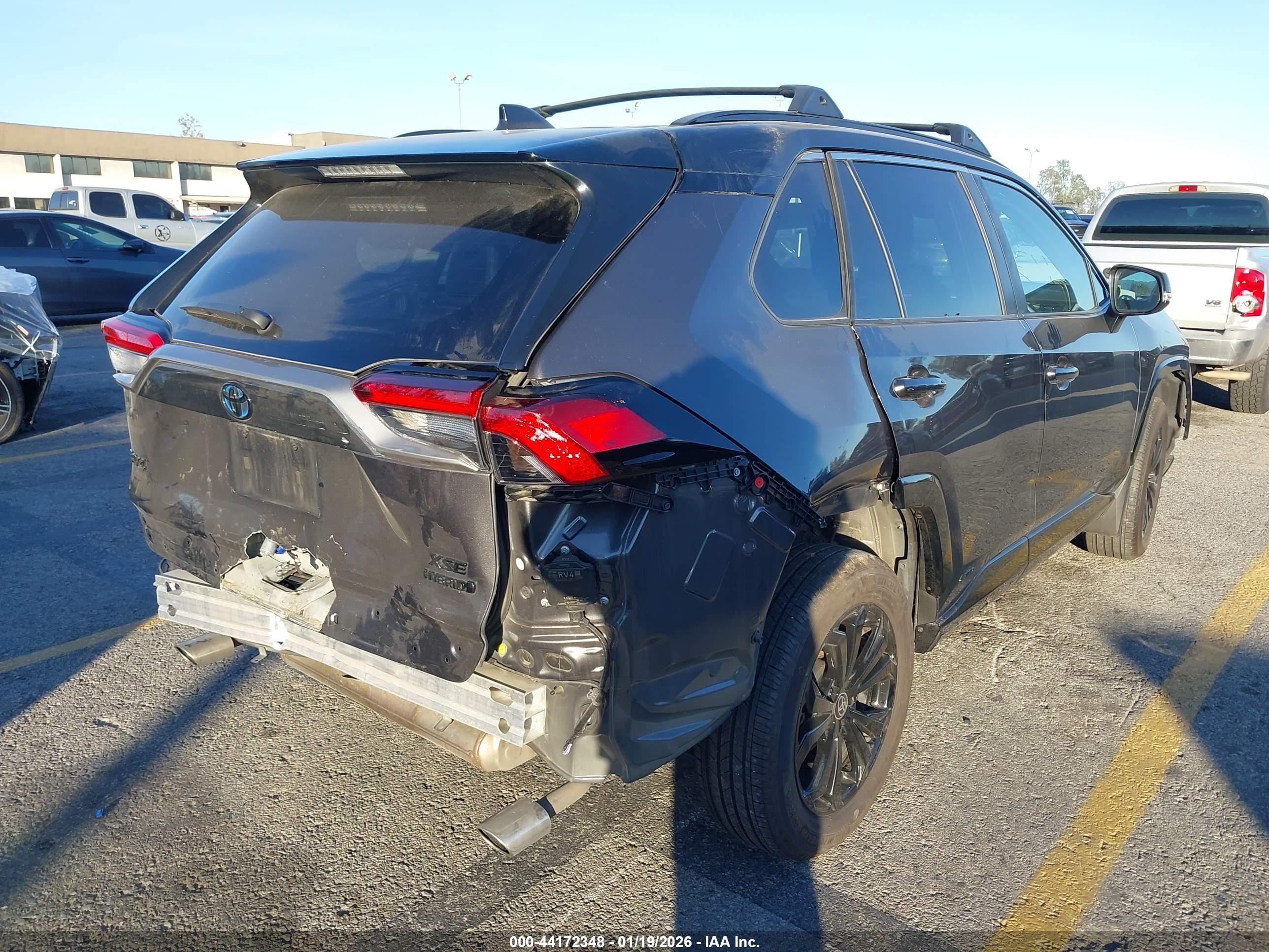 TOYOTA RAV4 image 4