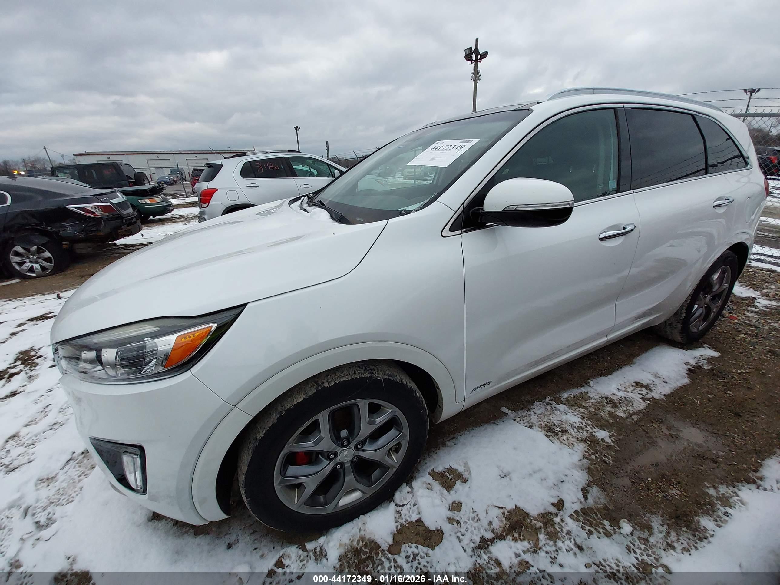 KIA SORENTO image 2