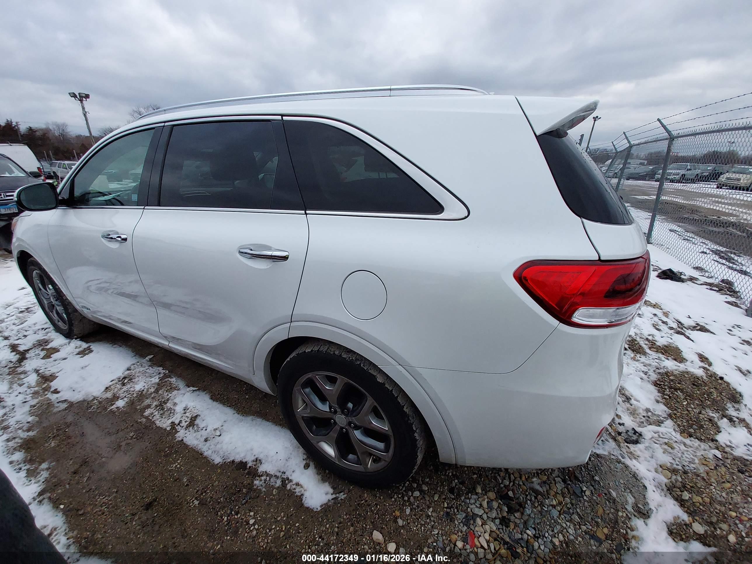 KIA SORENTO image 3