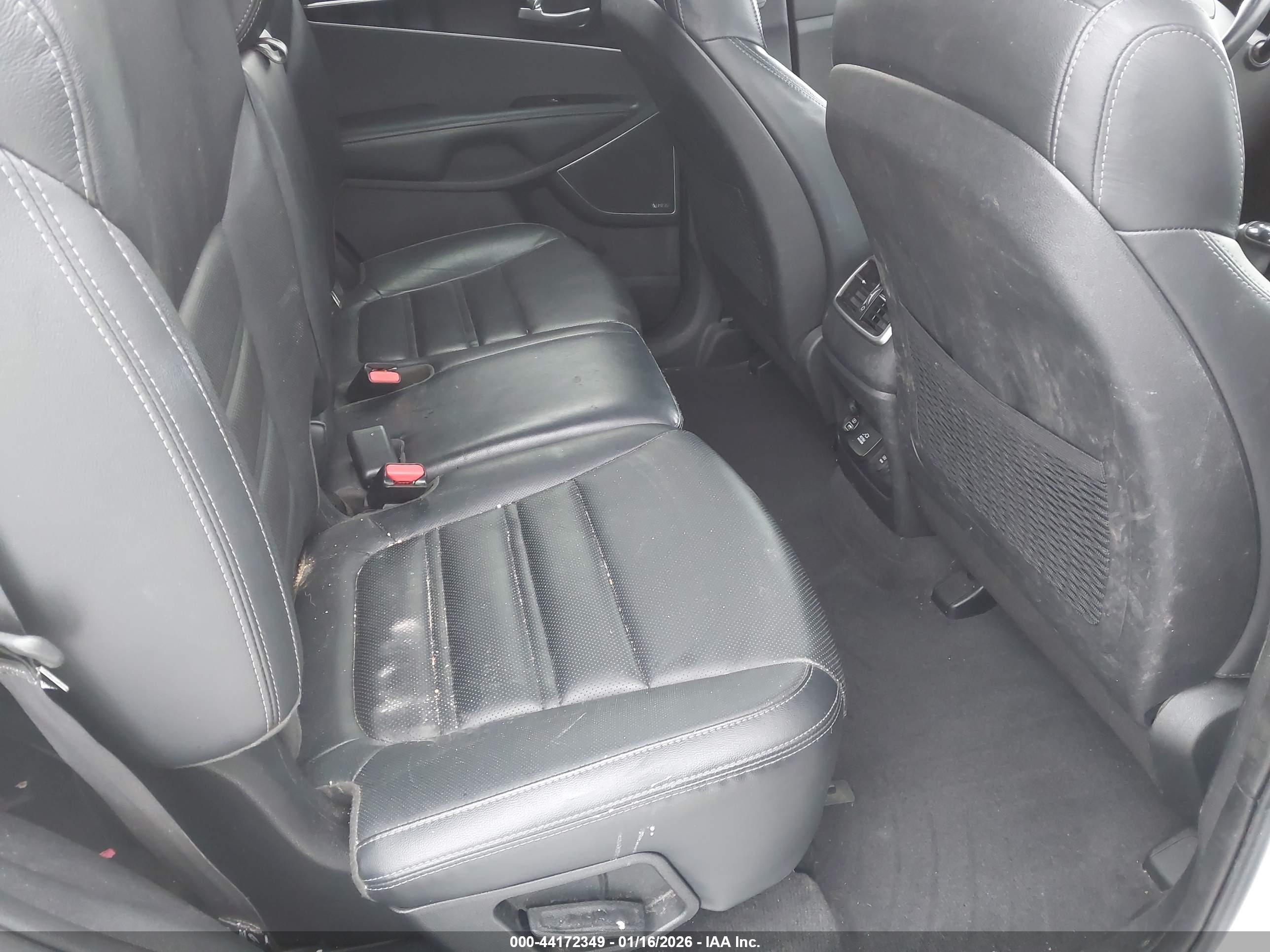 KIA SORENTO image 8