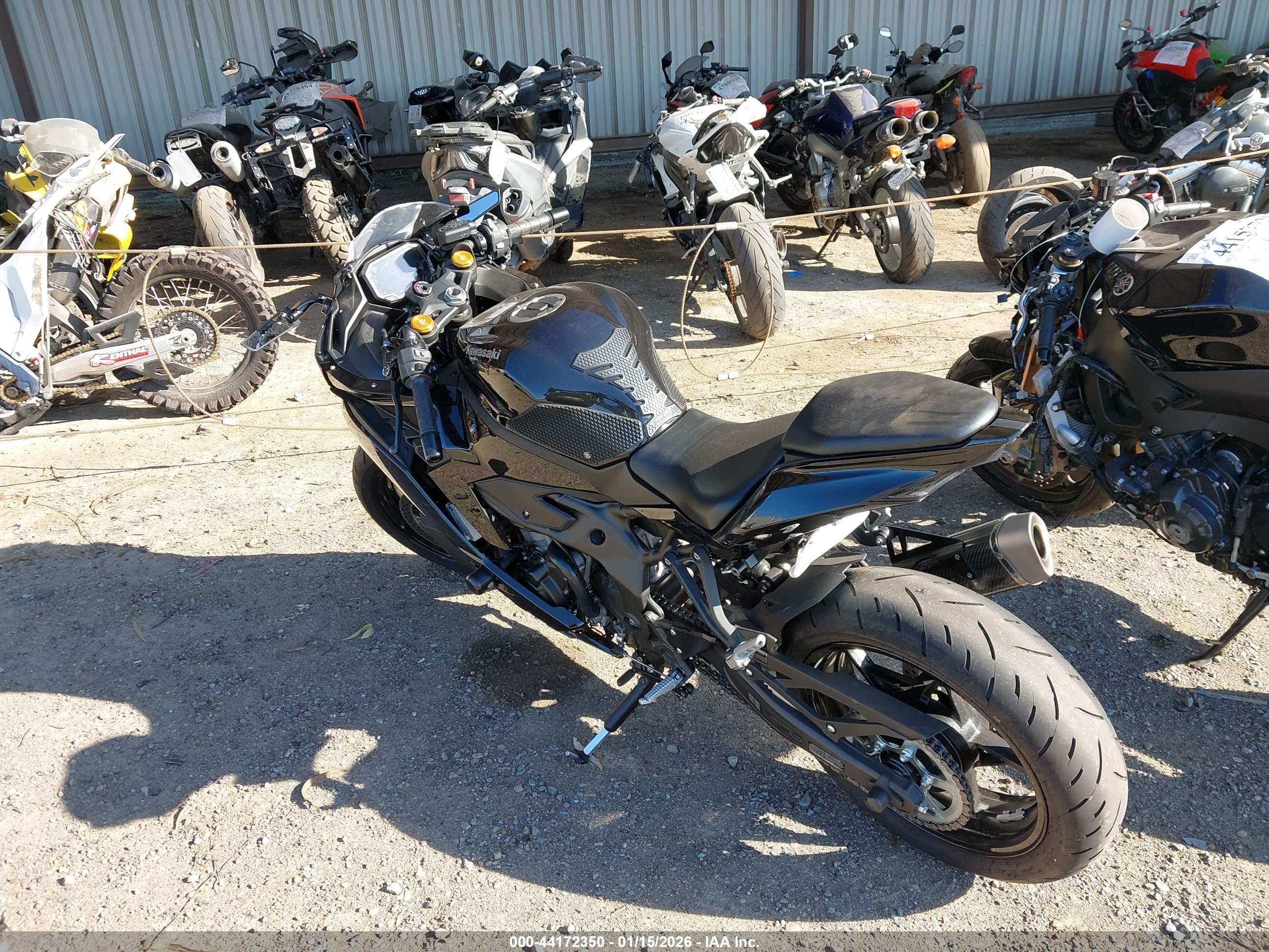 KAWASAKI ZX400 image 3