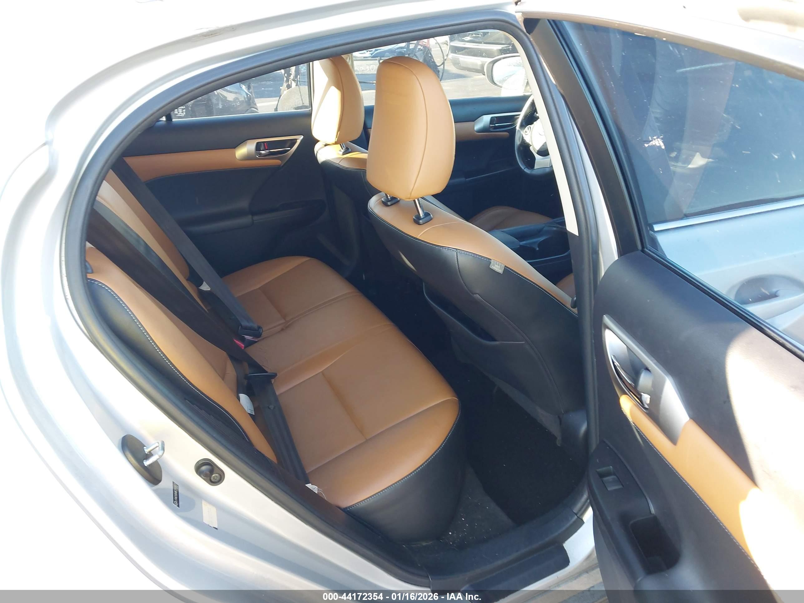 LEXUS CT image 8