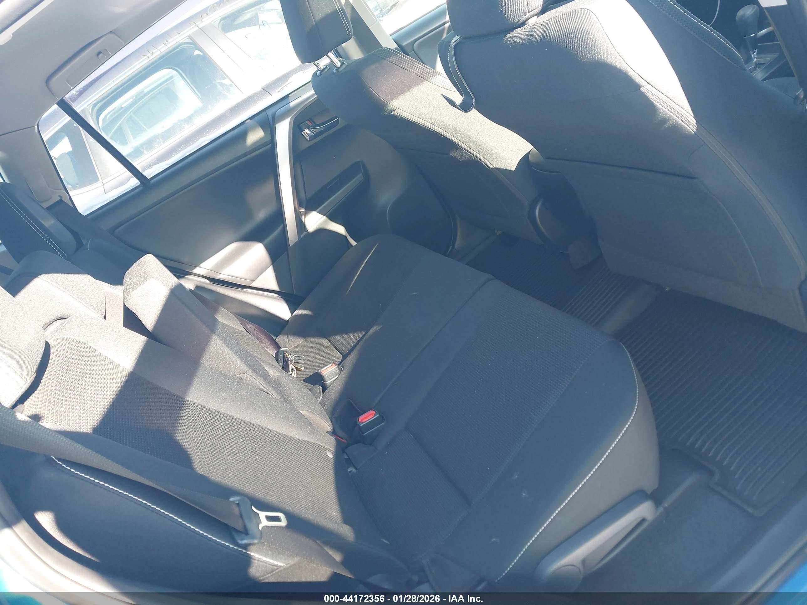 TOYOTA RAV4 image 8
