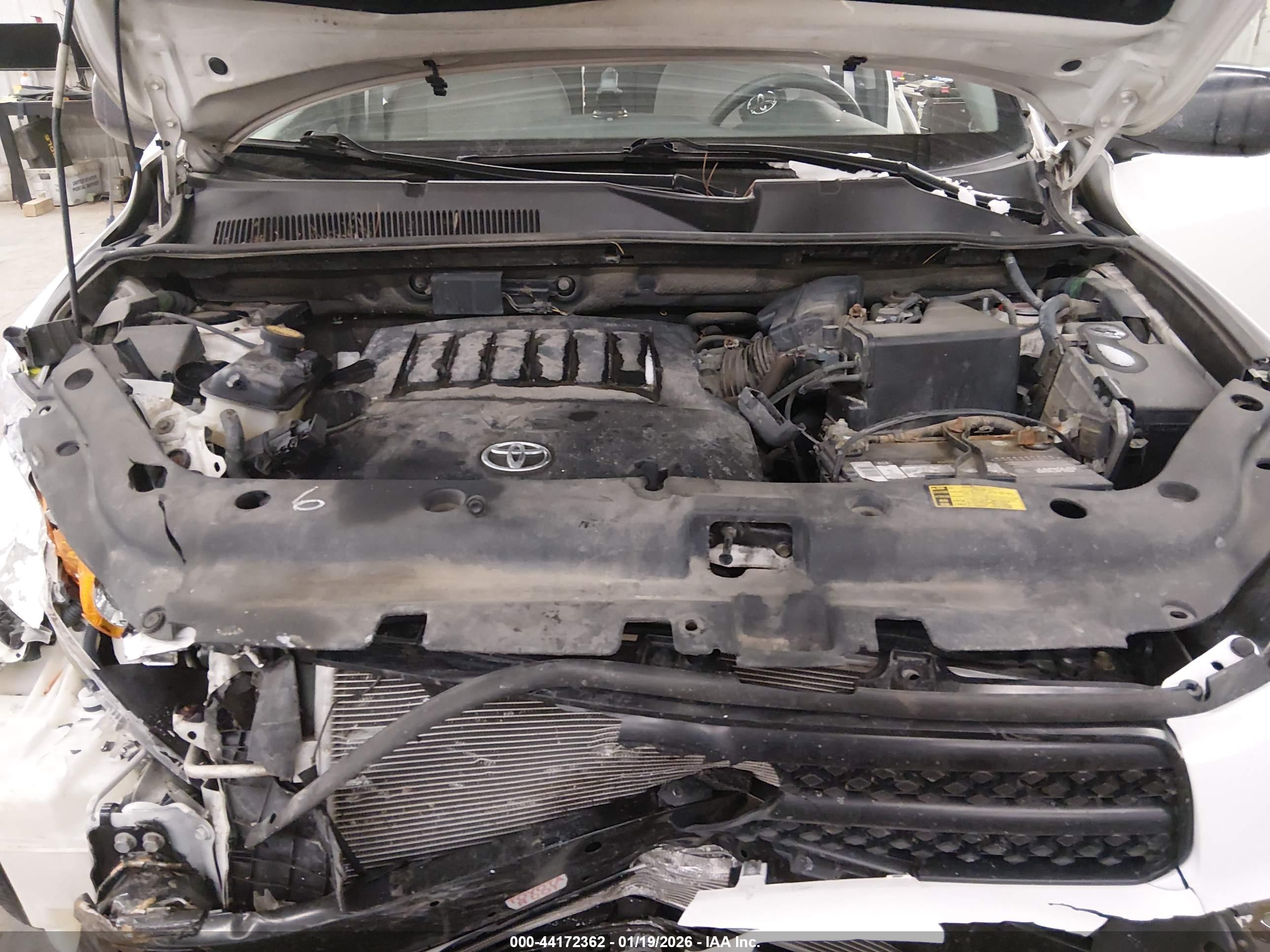 TOYOTA RAV4 image 10