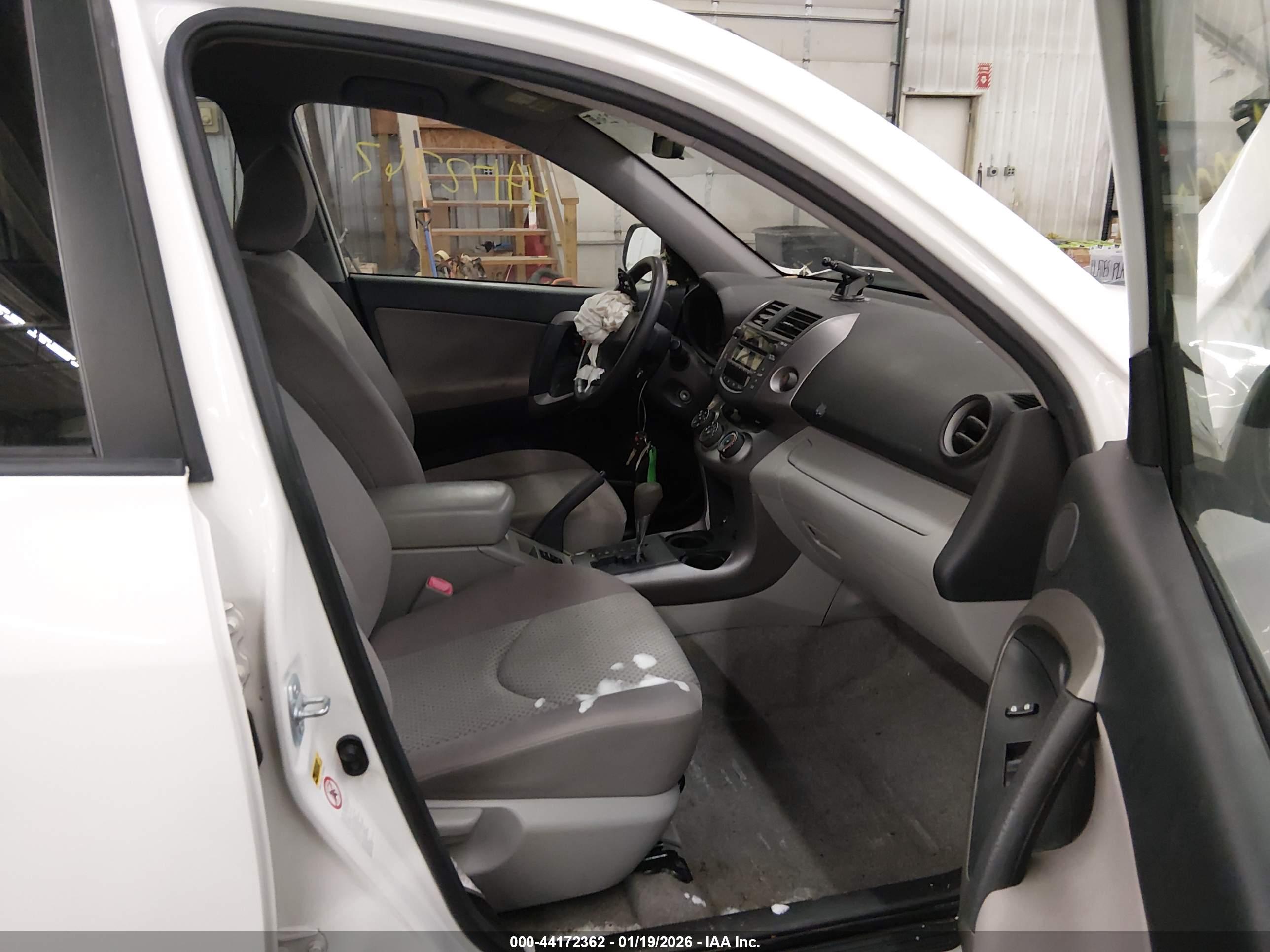 TOYOTA RAV4 image 5