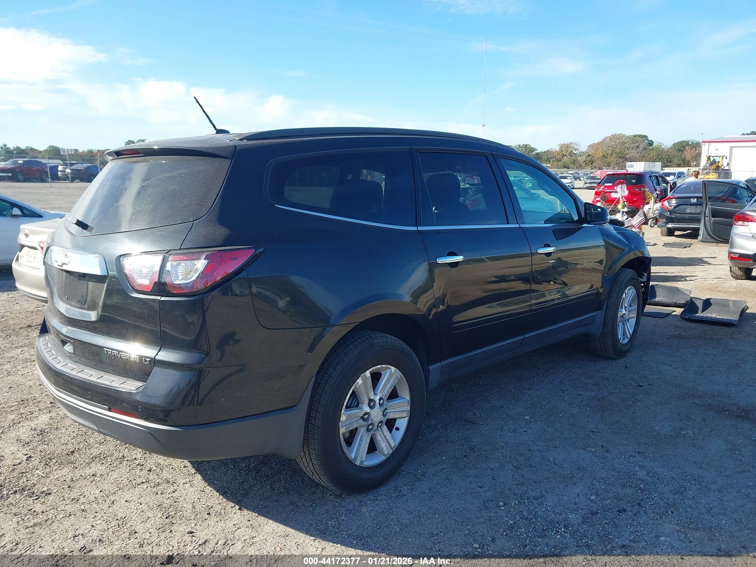 CHEVROLET TRAVERSE image 4