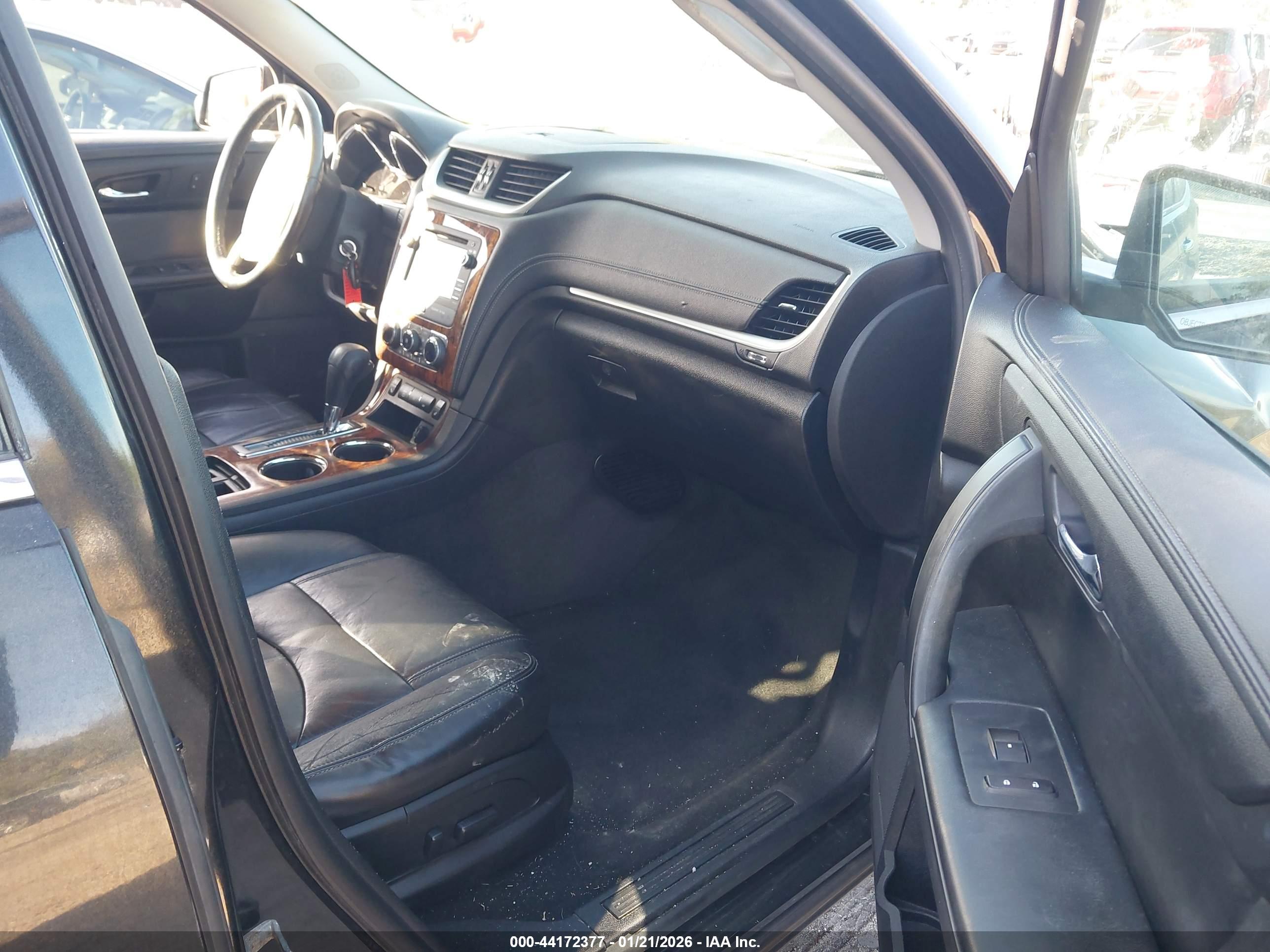 CHEVROLET TRAVERSE image 5