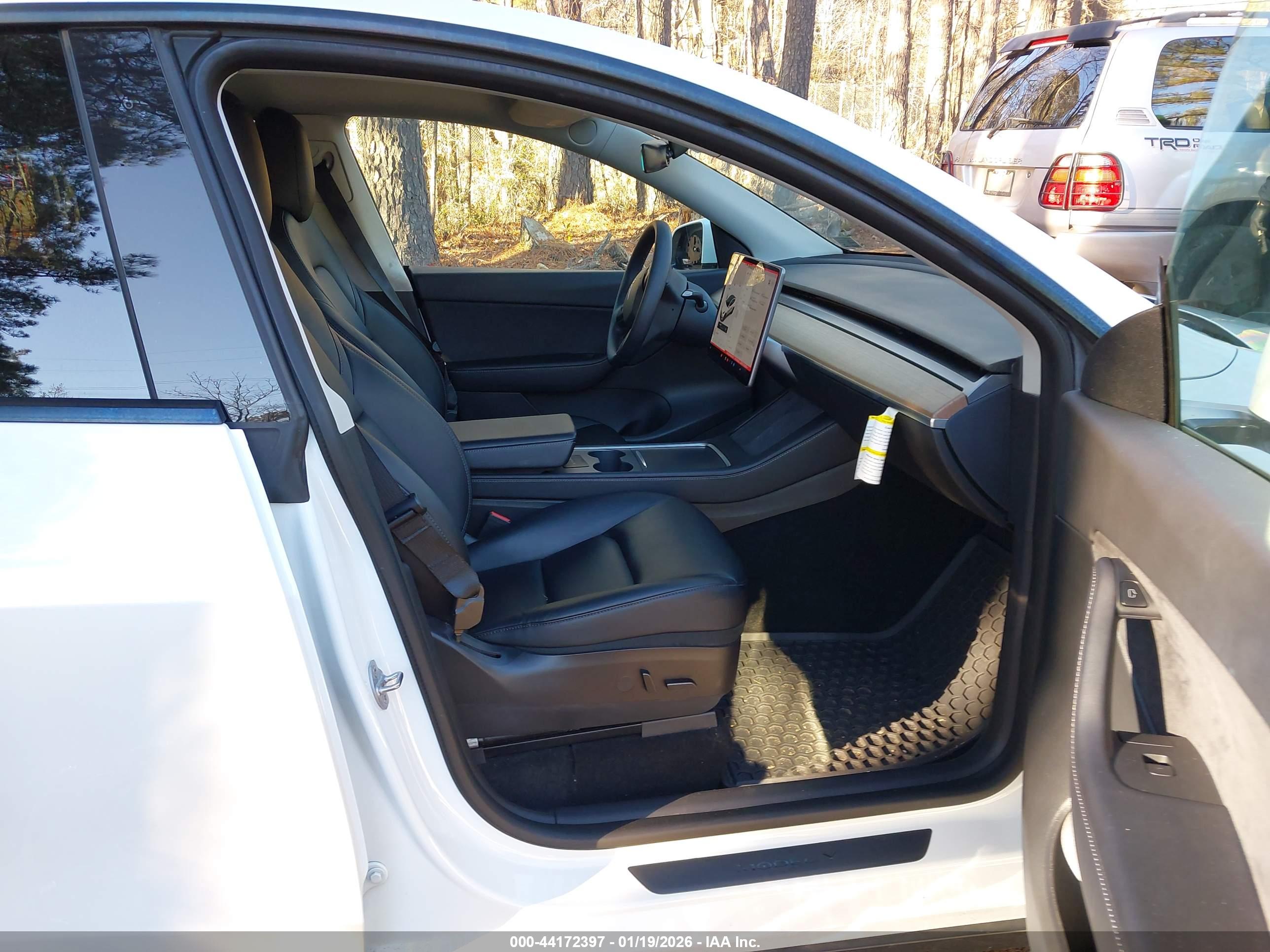 TESLA MODEL image 5