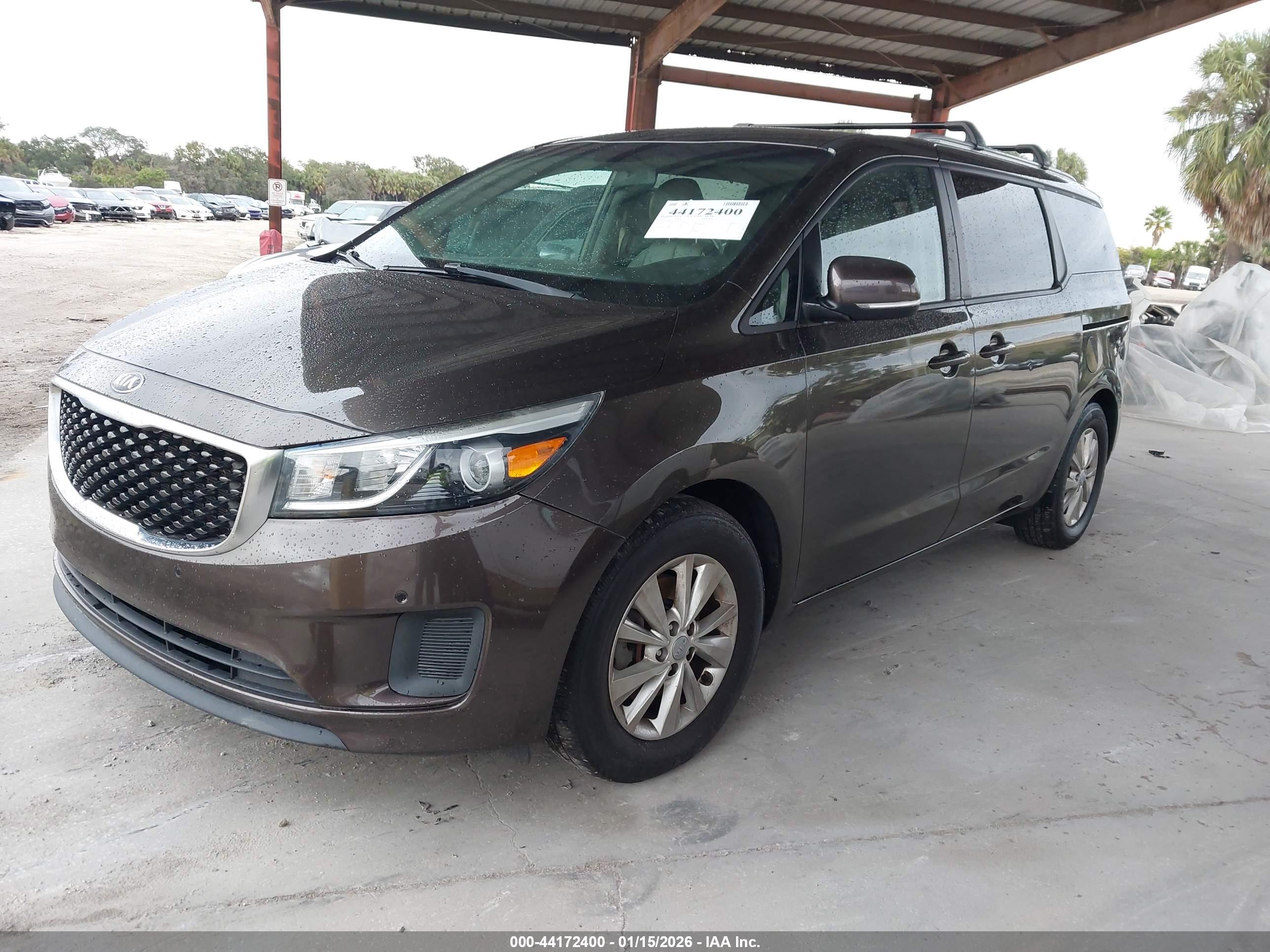 KIA SEDONA image 2