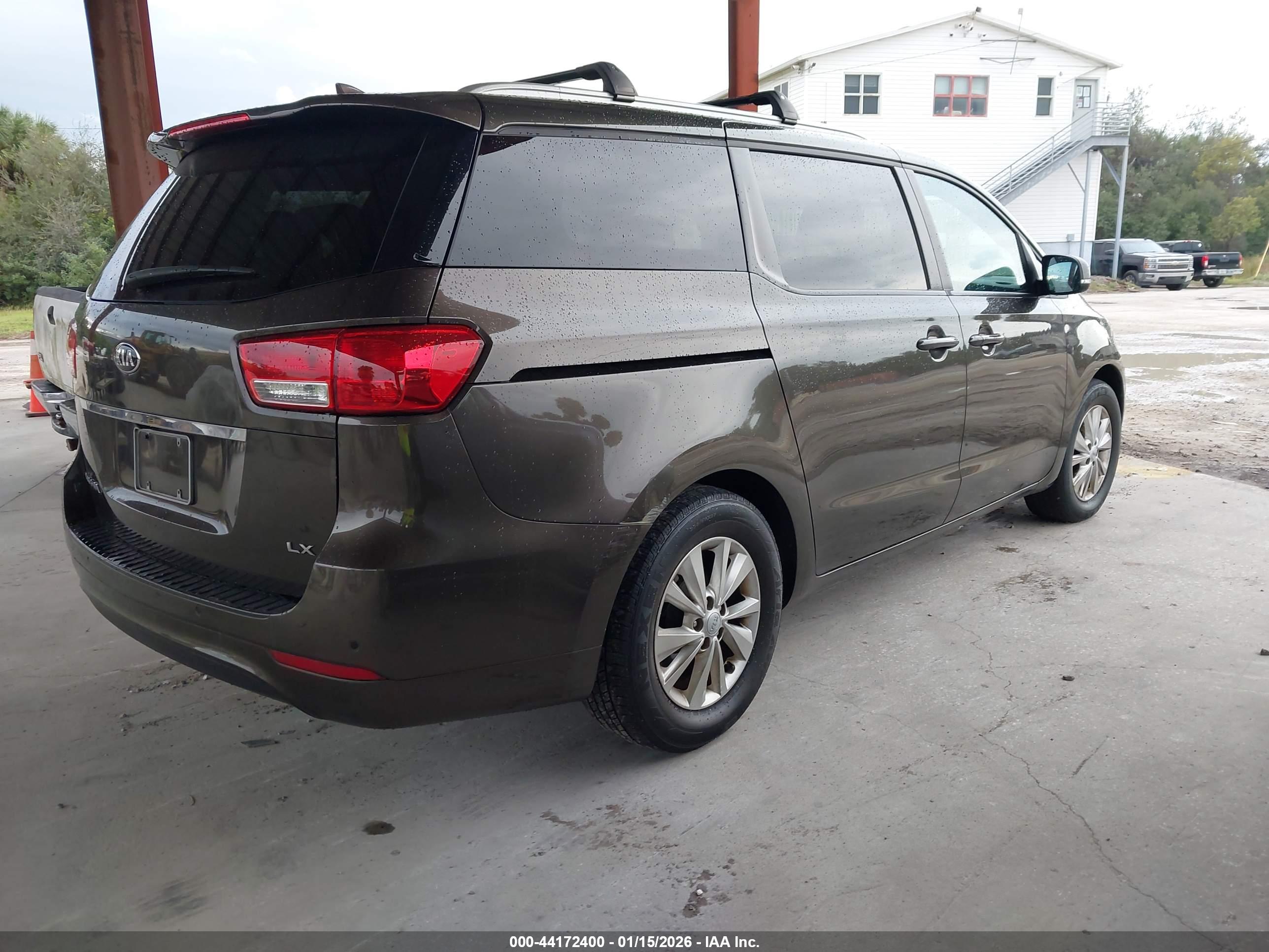 KIA SEDONA image 4