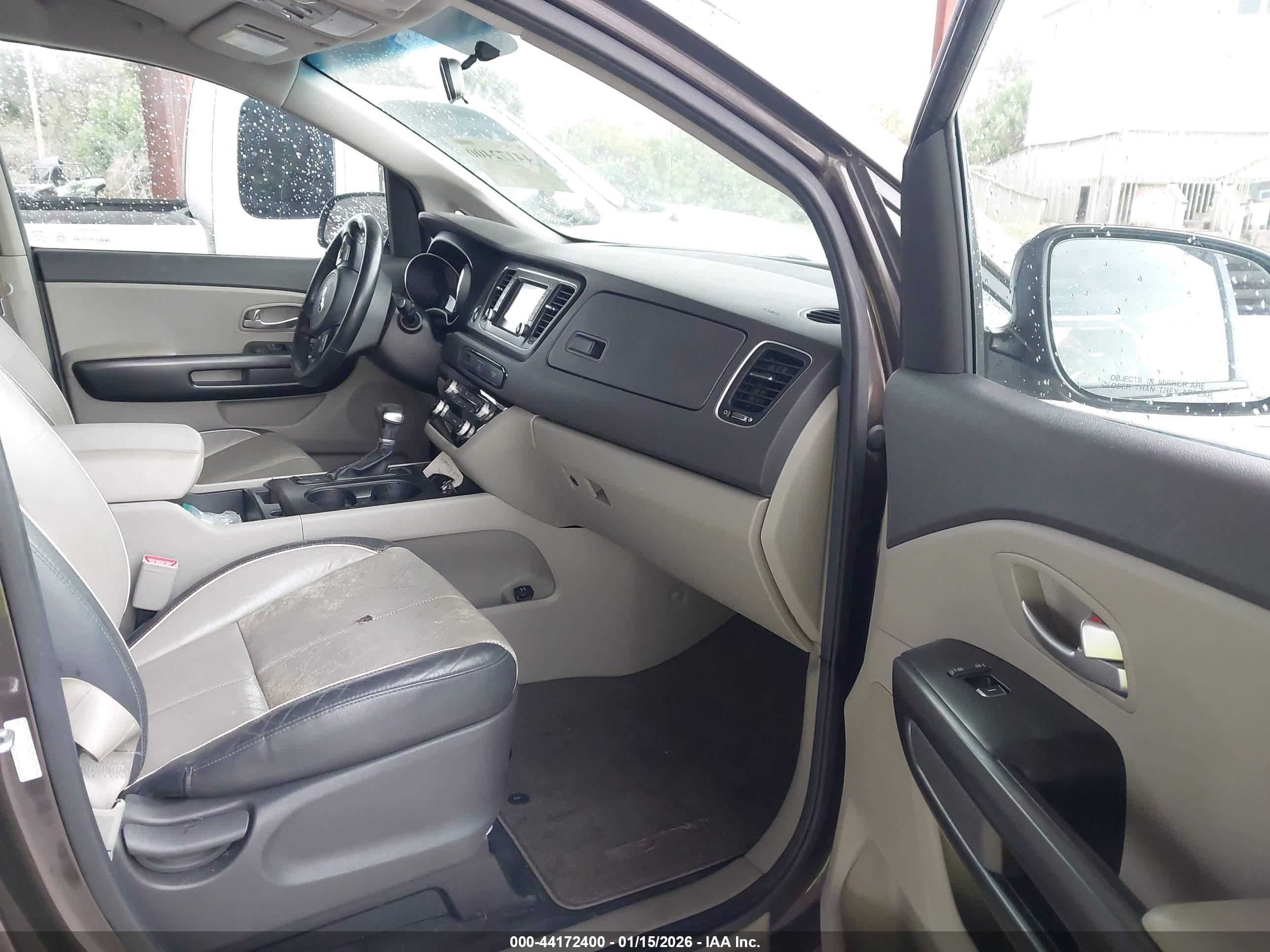 KIA SEDONA image 5