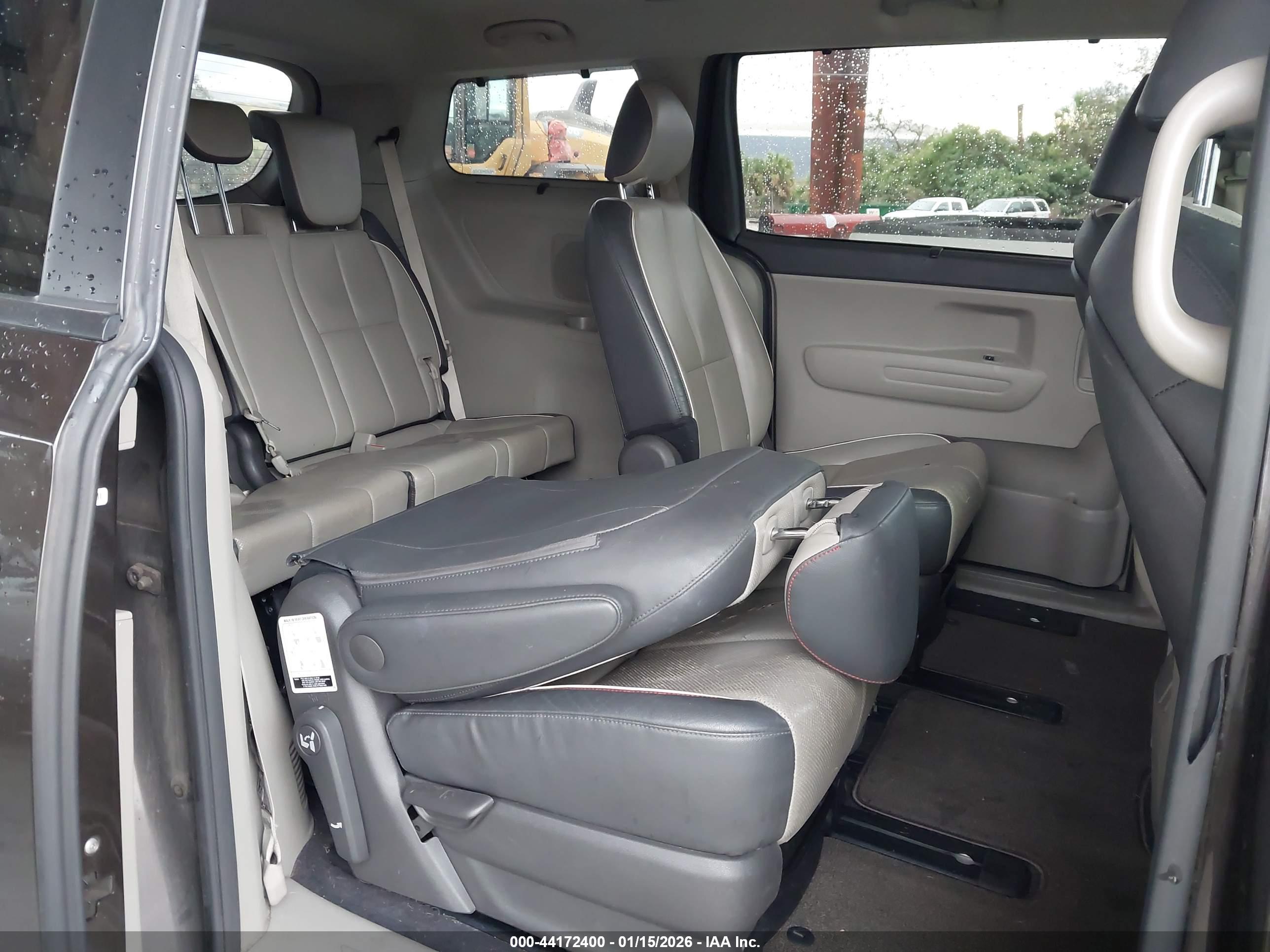 KIA SEDONA image 8