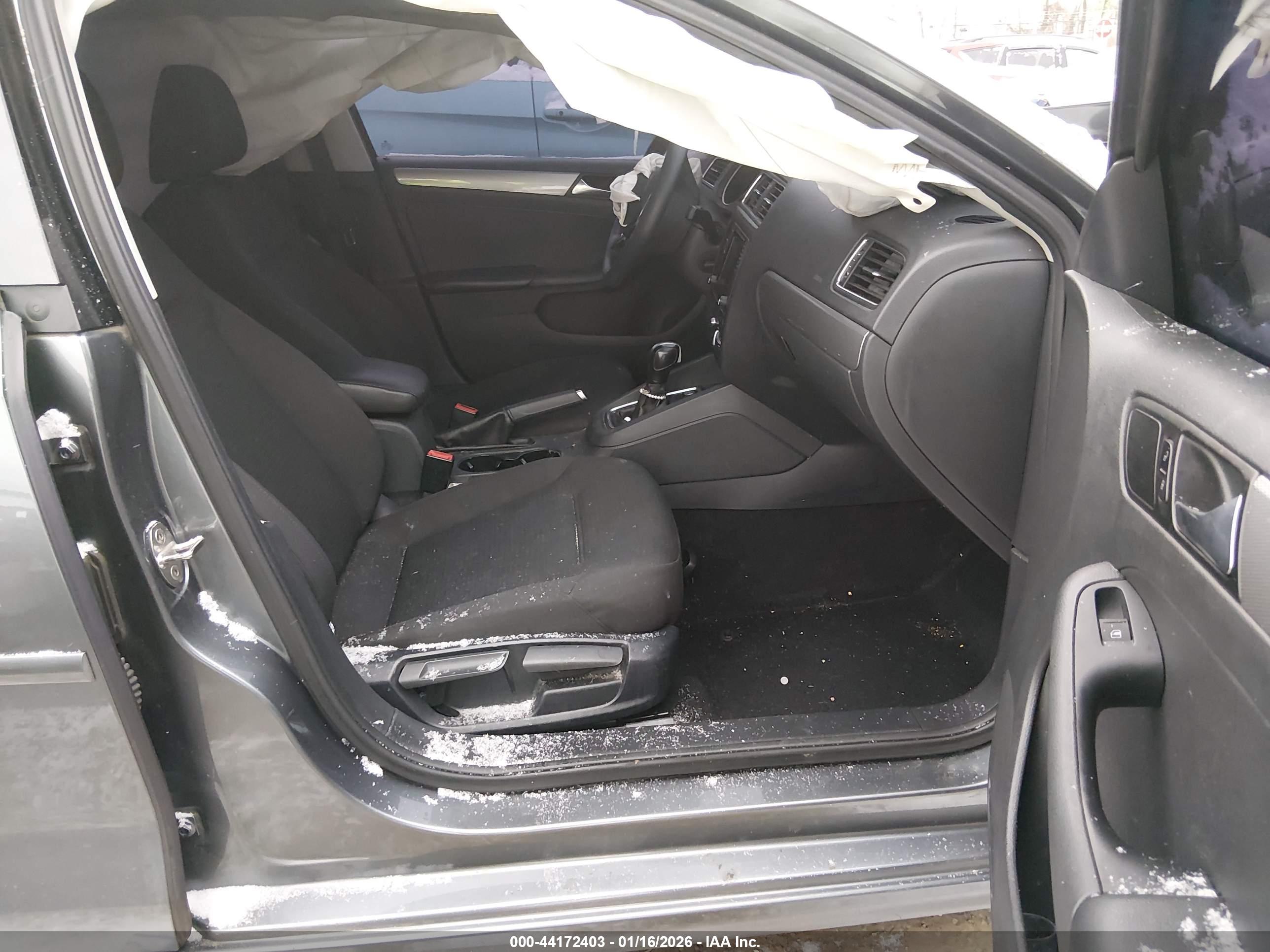 VOLKSWAGEN JETTA image 5