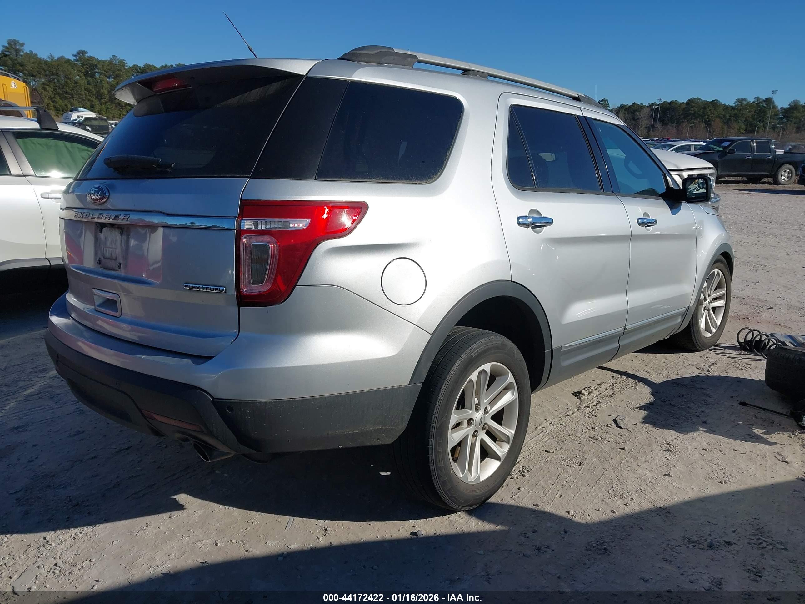 FORD EXPLORER image 4