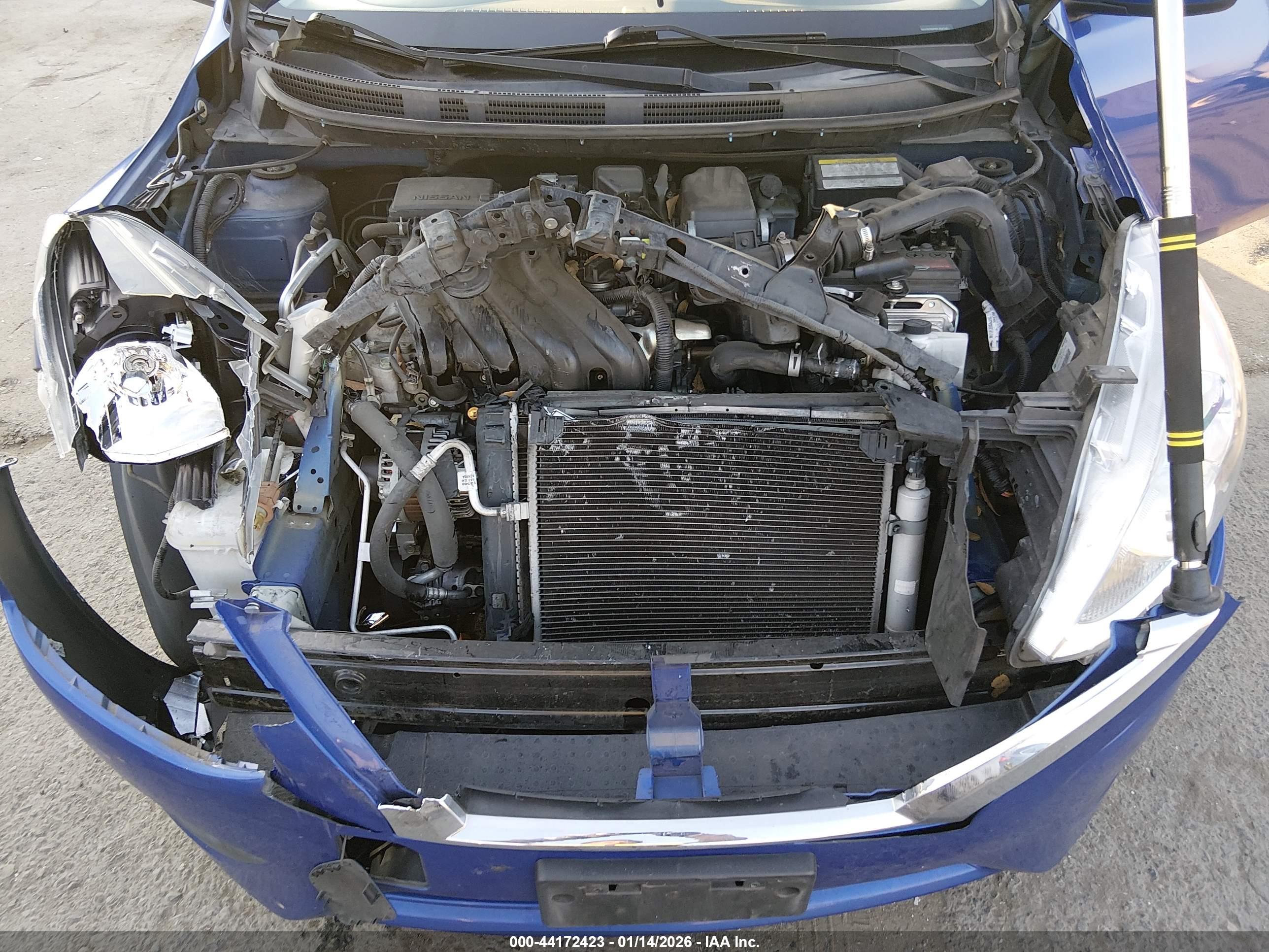 NISSAN VERSA image 10
