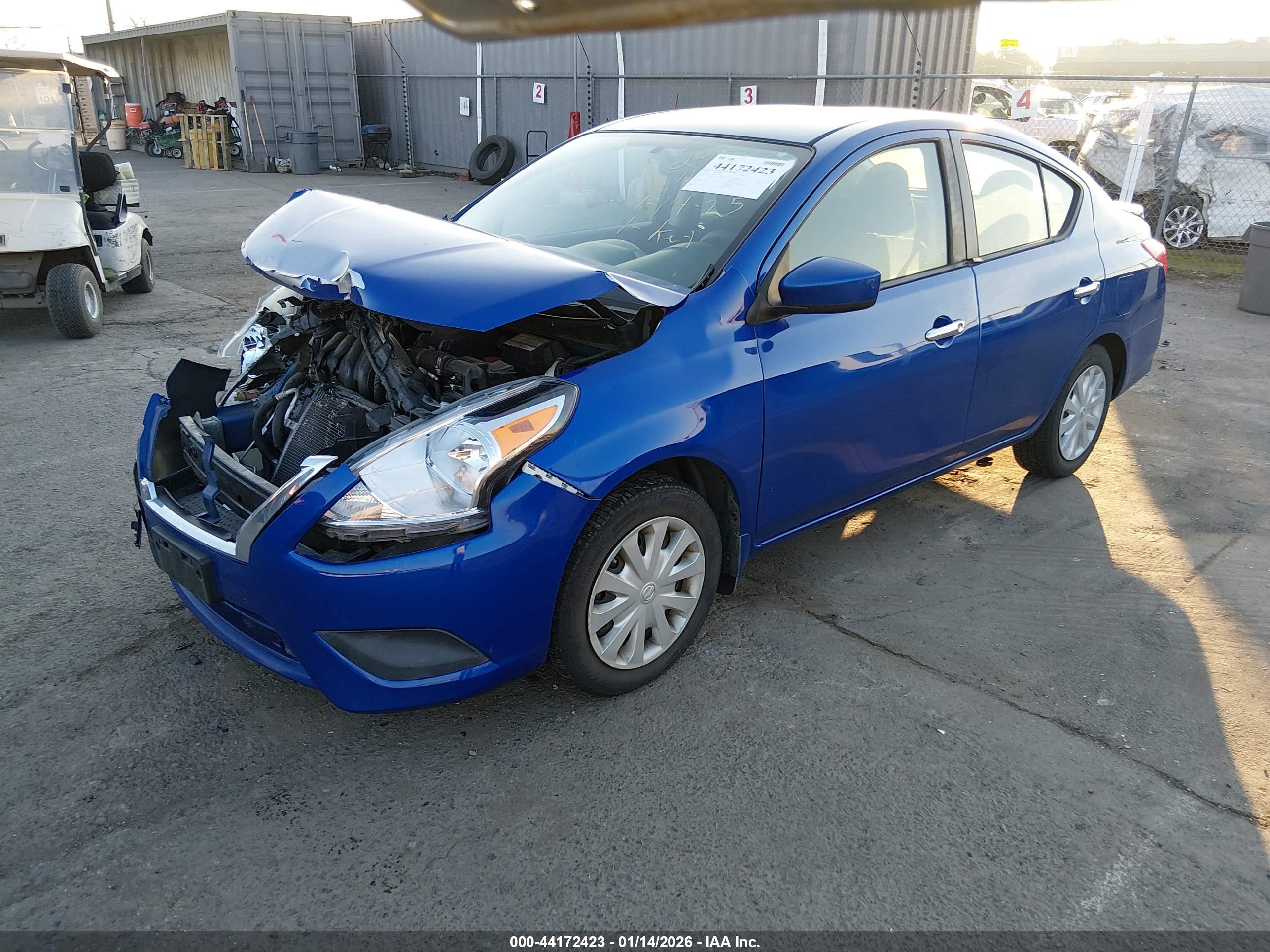 NISSAN VERSA image 2