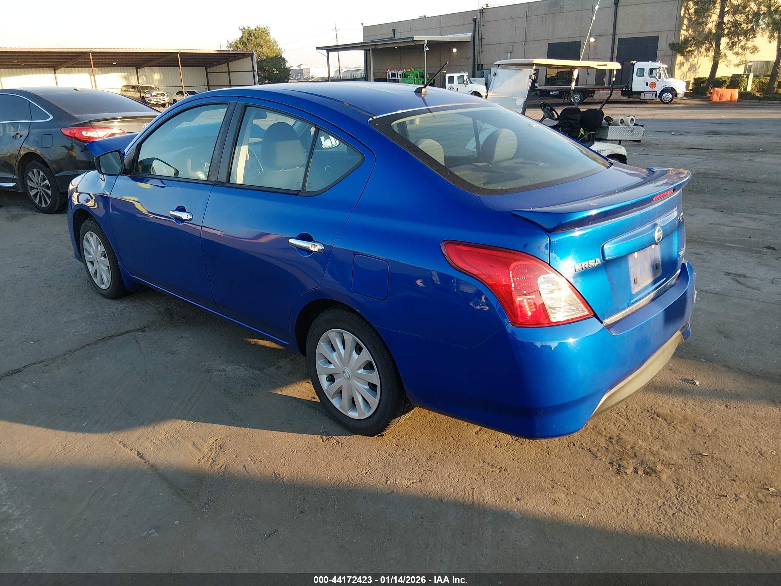 NISSAN VERSA image 3