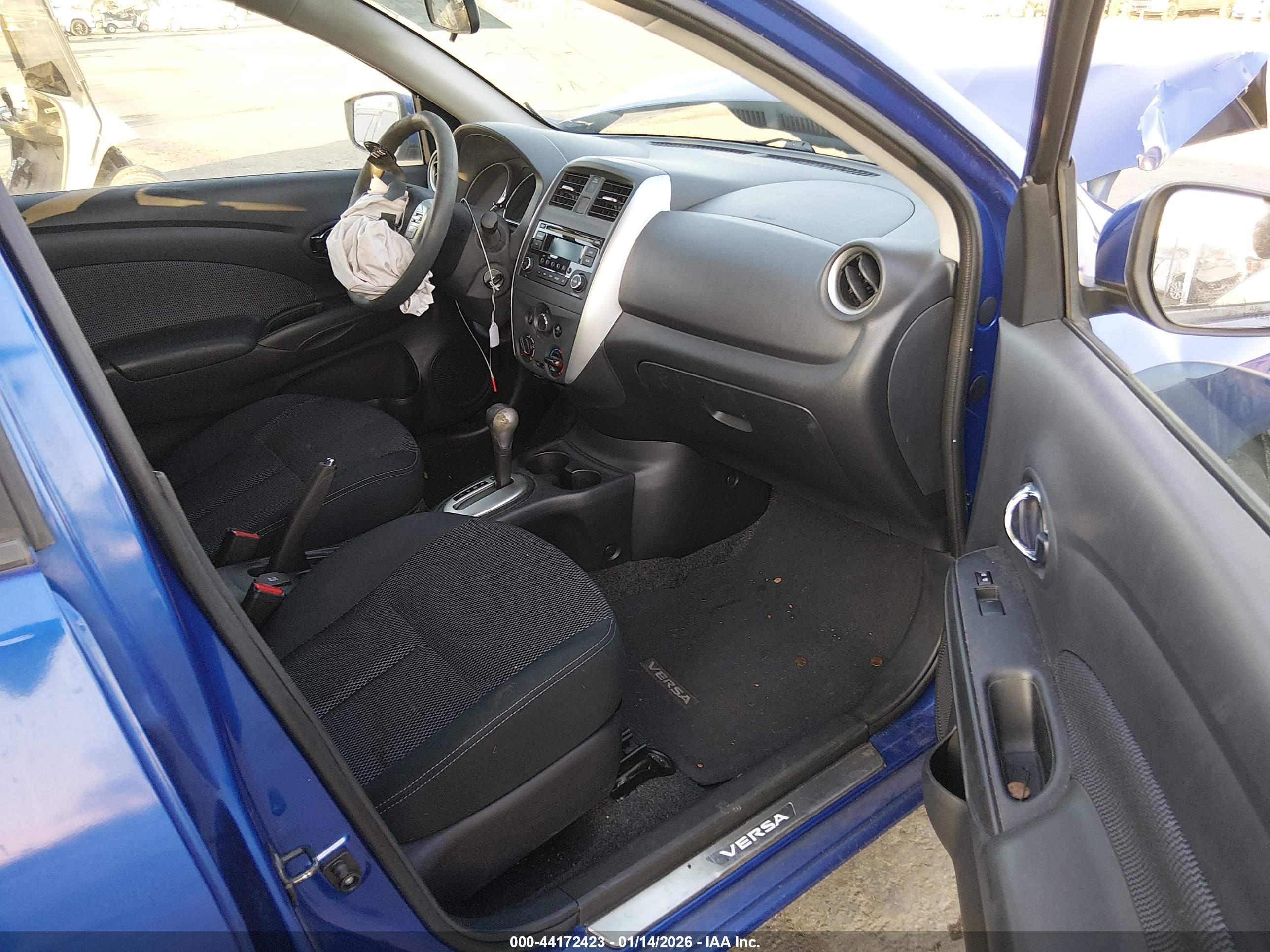 NISSAN VERSA image 5