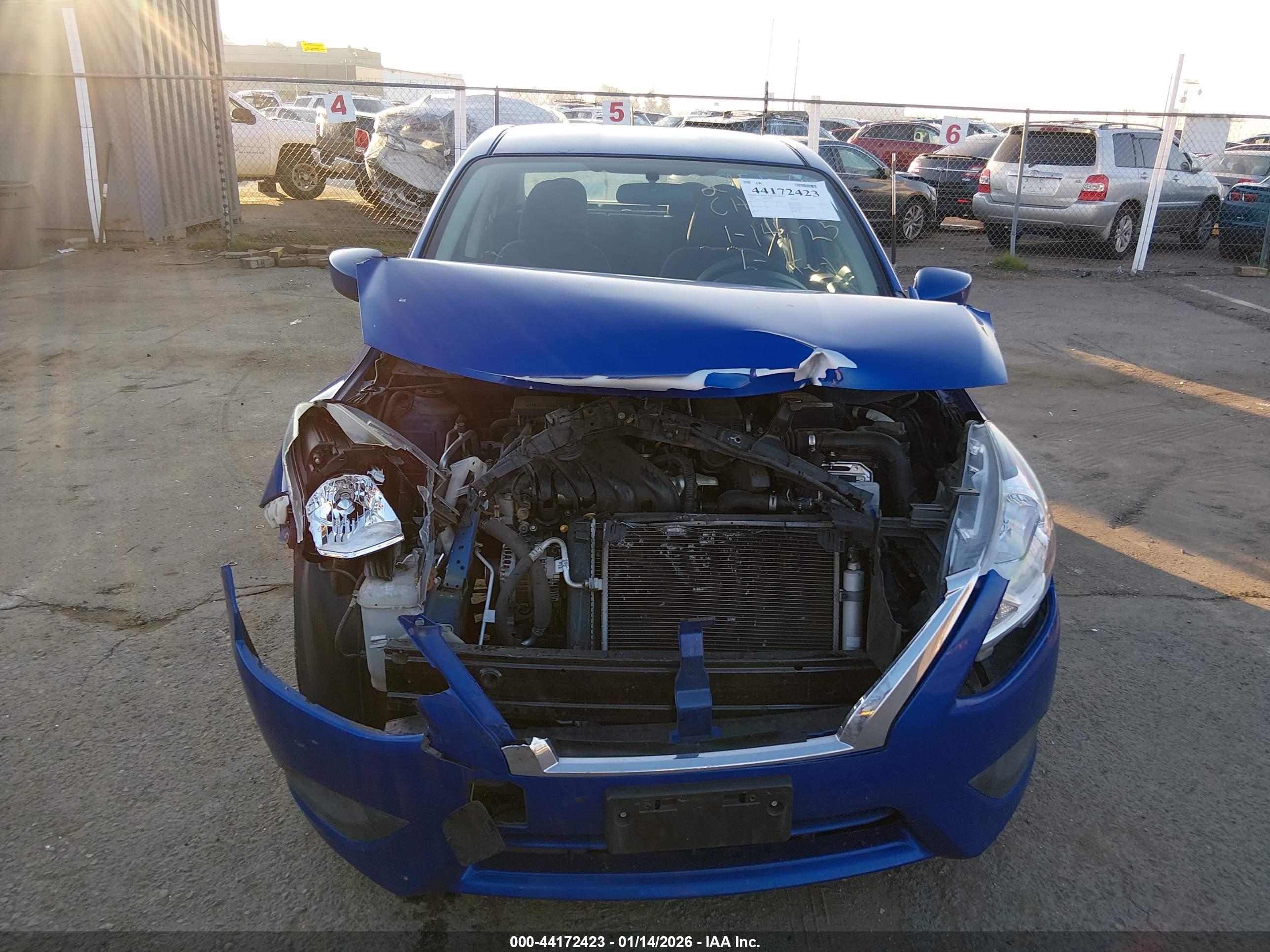 NISSAN VERSA image 6