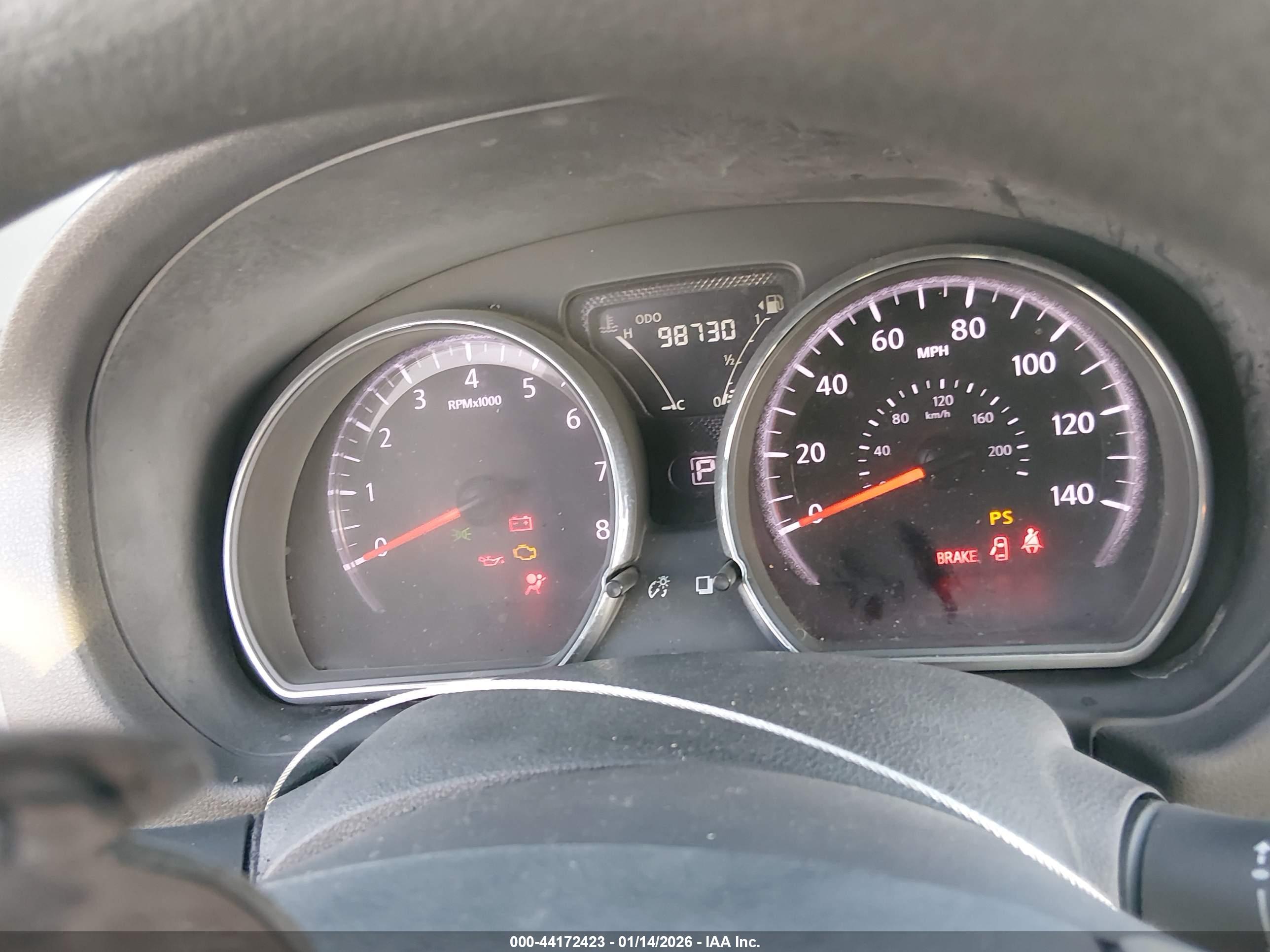 NISSAN VERSA image 7