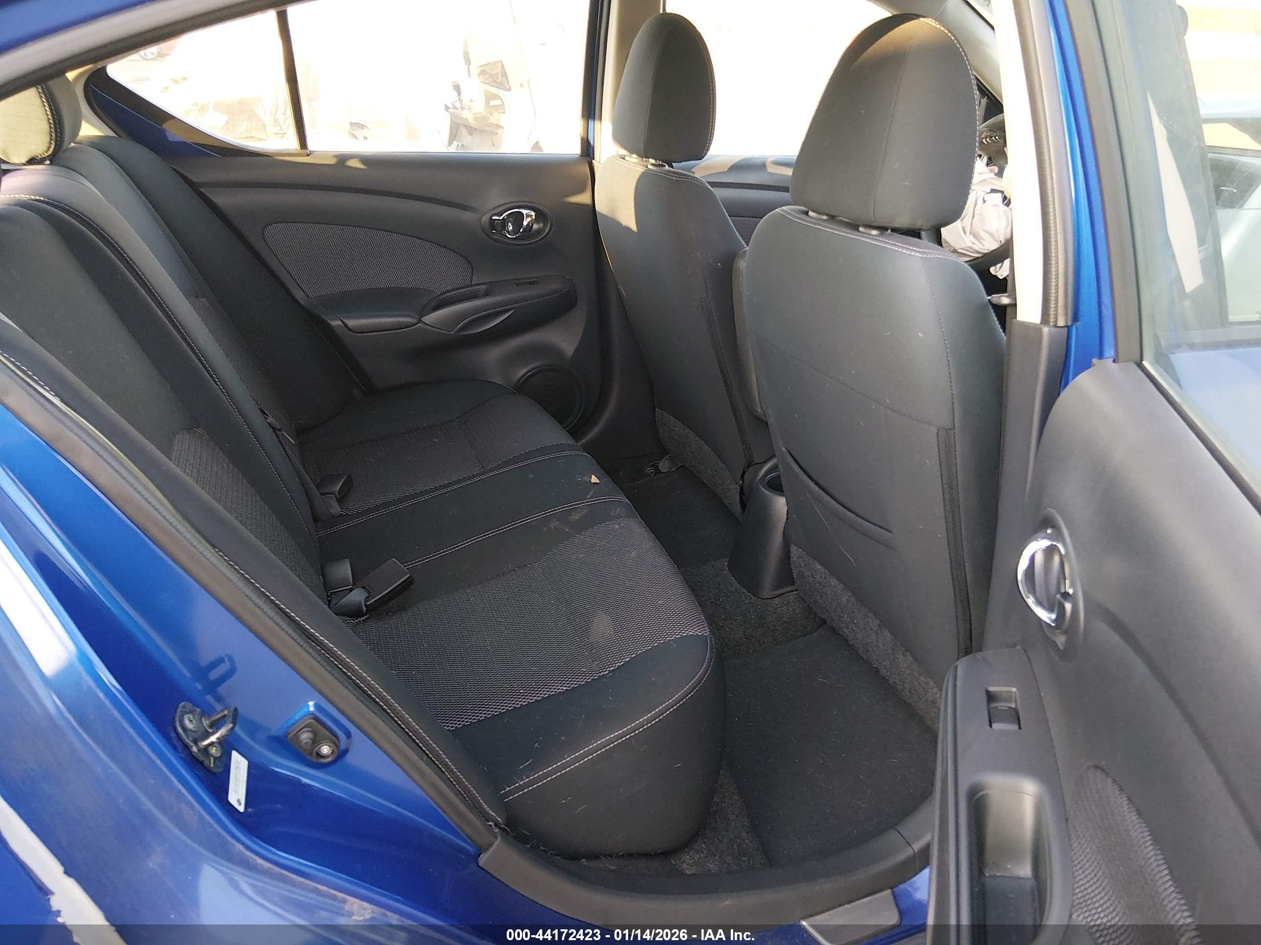 NISSAN VERSA image 8