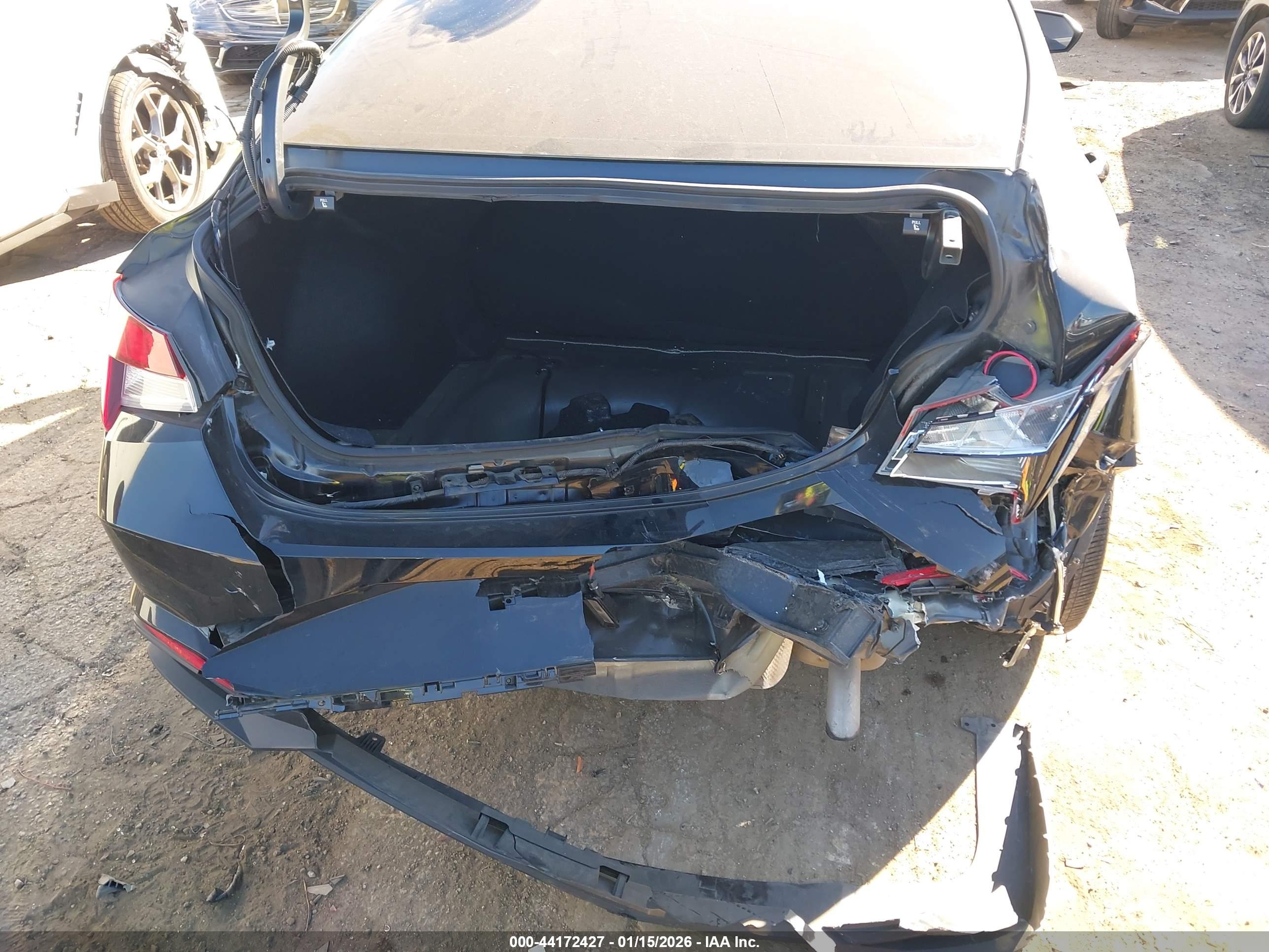 HYUNDAI ELANTRA image 6