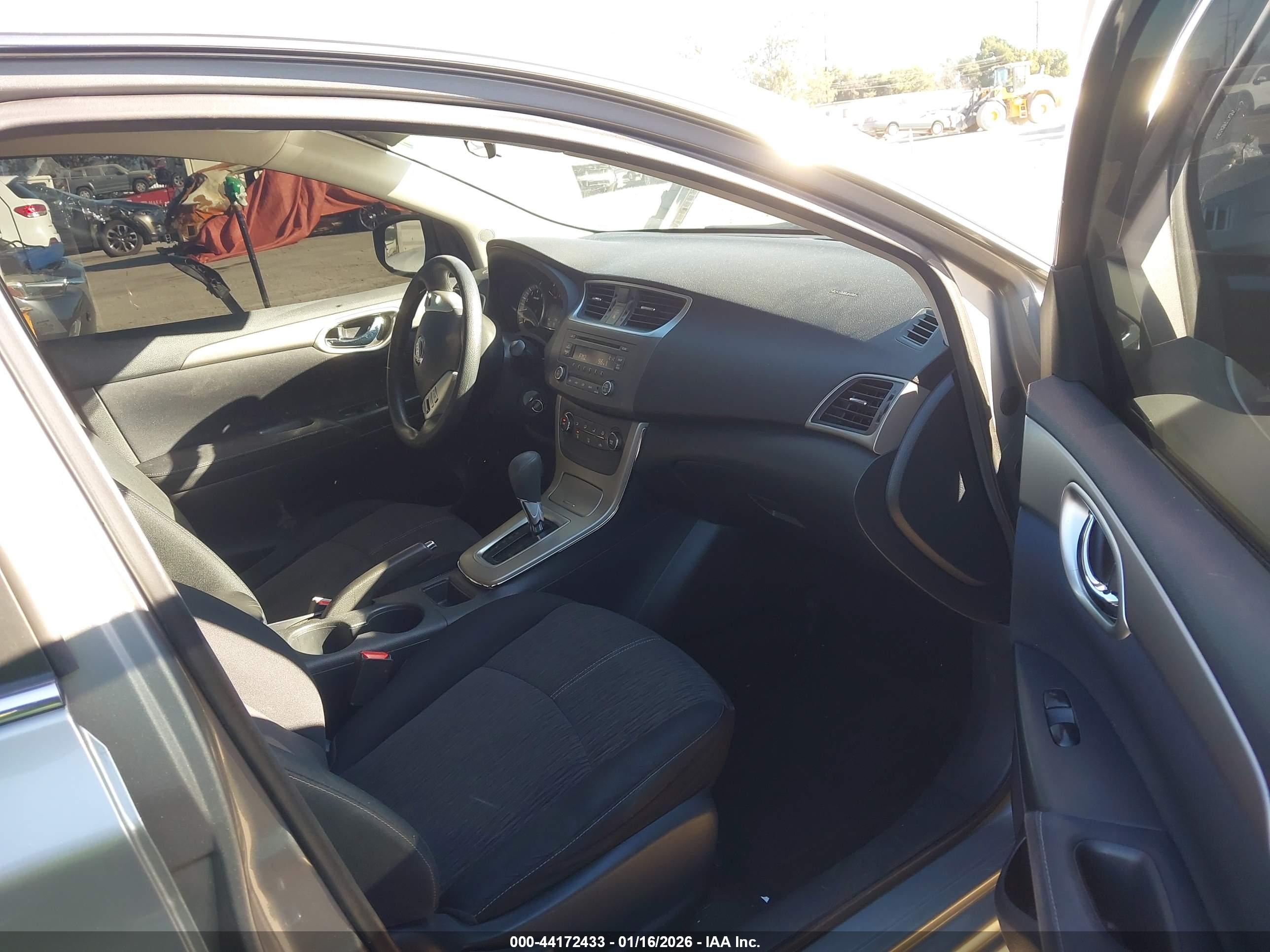NISSAN SENTRA image 5