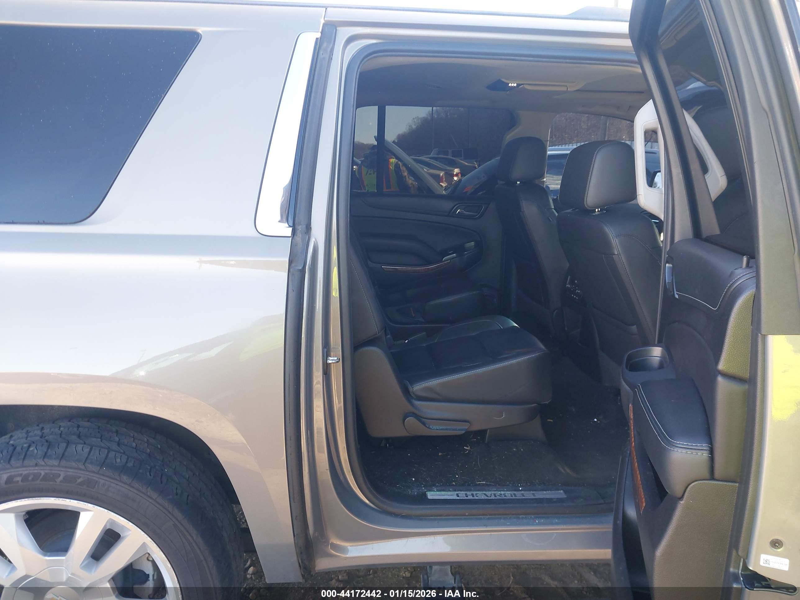 CHEVROLET SUBURBAN image 8